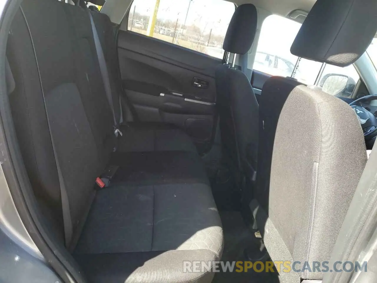 11 Photograph of a damaged car JA4AP4AU8LU015992 MITSUBISHI OUTLANDER 2020
