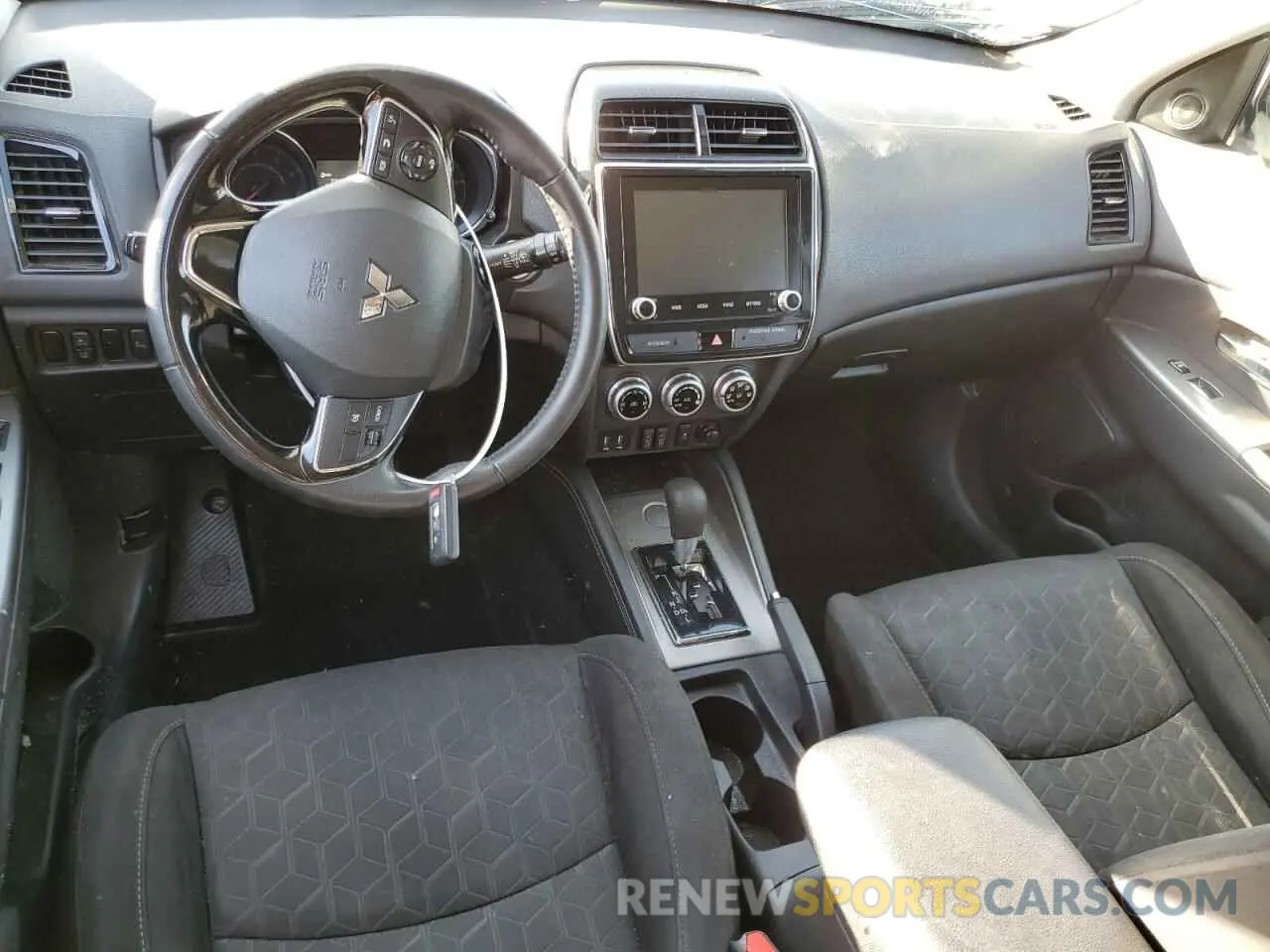 8 Photograph of a damaged car JA4AP4AUXLU029019 MITSUBISHI OUTLANDER 2020