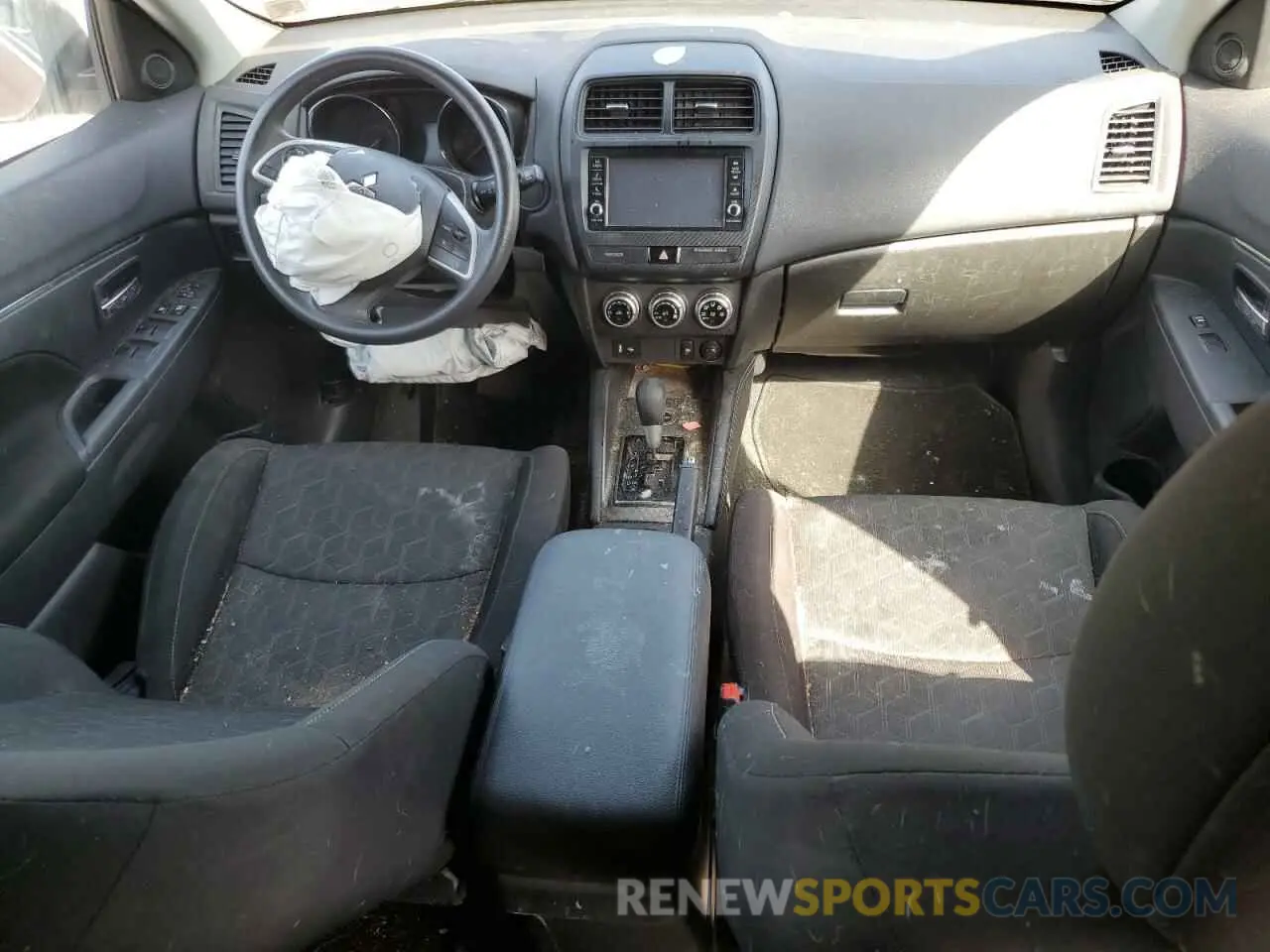 8 Photograph of a damaged car JA4AR3AU1LU012520 MITSUBISHI OUTLANDER 2020