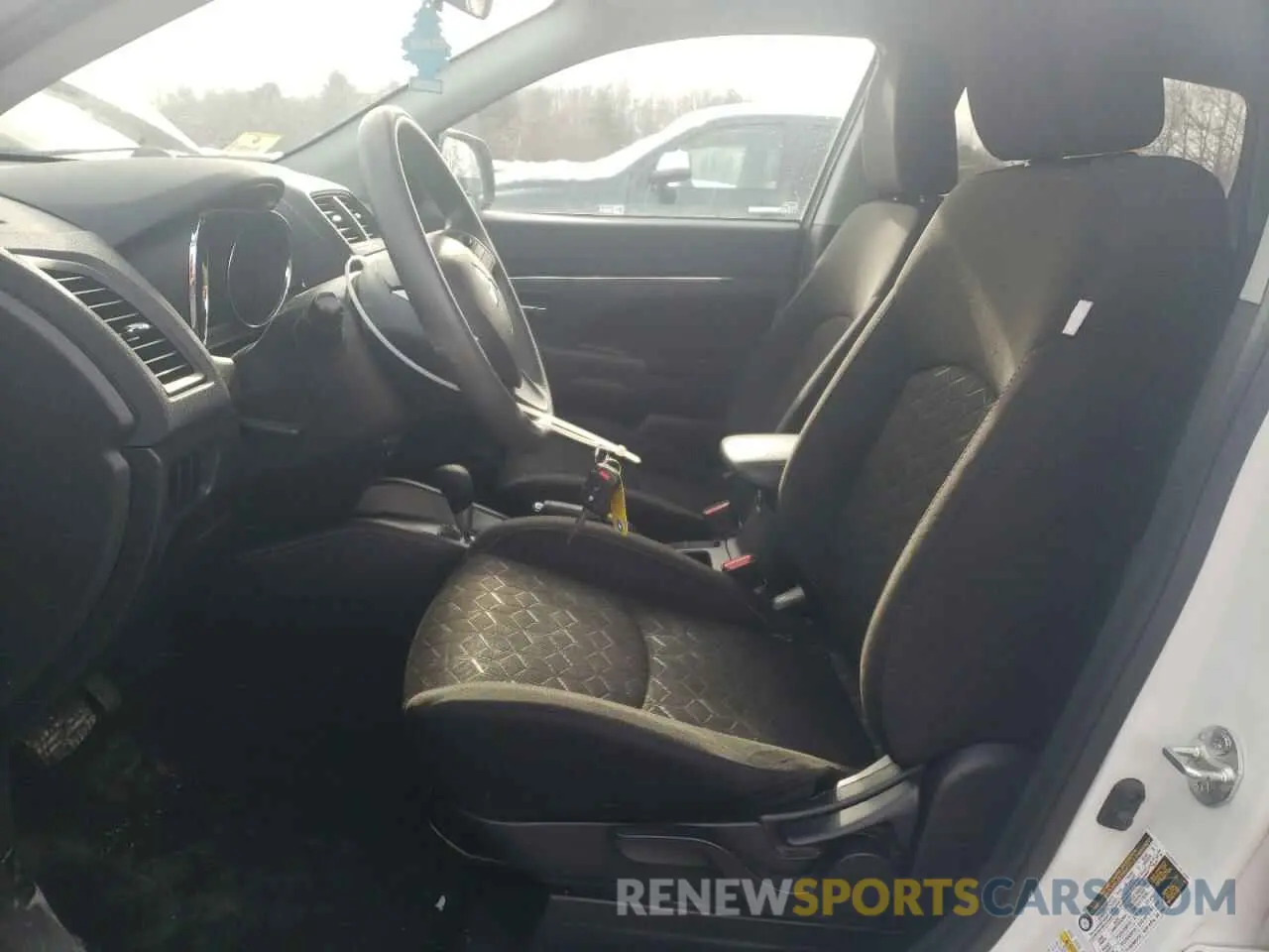 7 Photograph of a damaged car JA4AR3AU1LU013554 MITSUBISHI OUTLANDER 2020