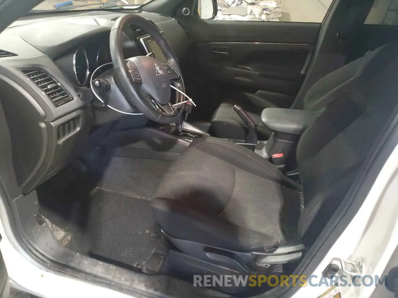 7 Photograph of a damaged car JA4AR3AU1LU025557 MITSUBISHI OUTLANDER 2020