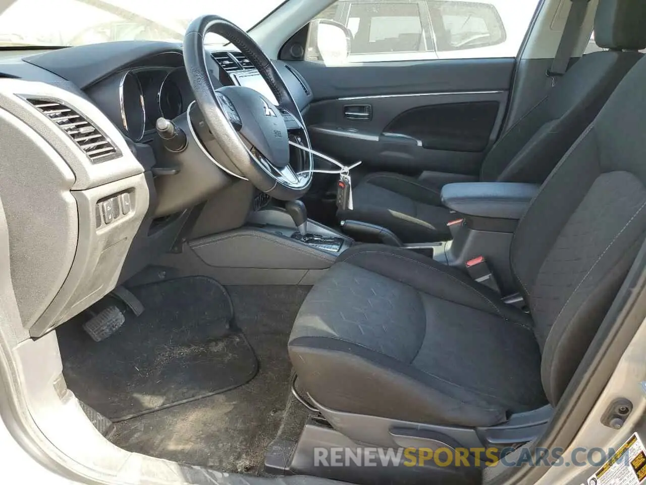 7 Photograph of a damaged car JA4AR3AU5LU020605 MITSUBISHI OUTLANDER 2020