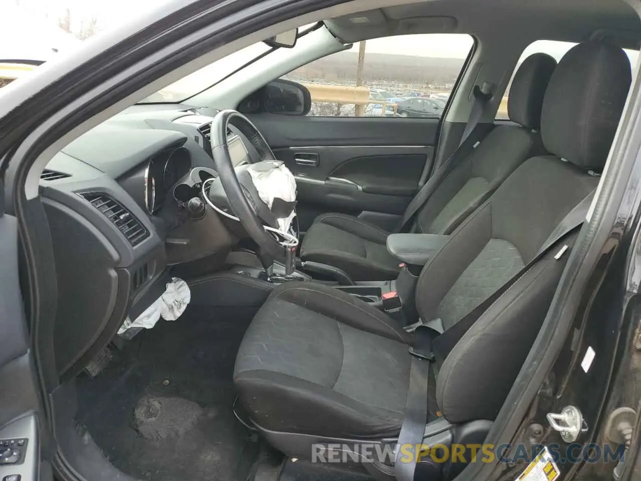 7 Photograph of a damaged car JA4AR3AU6LU022198 MITSUBISHI OUTLANDER 2020