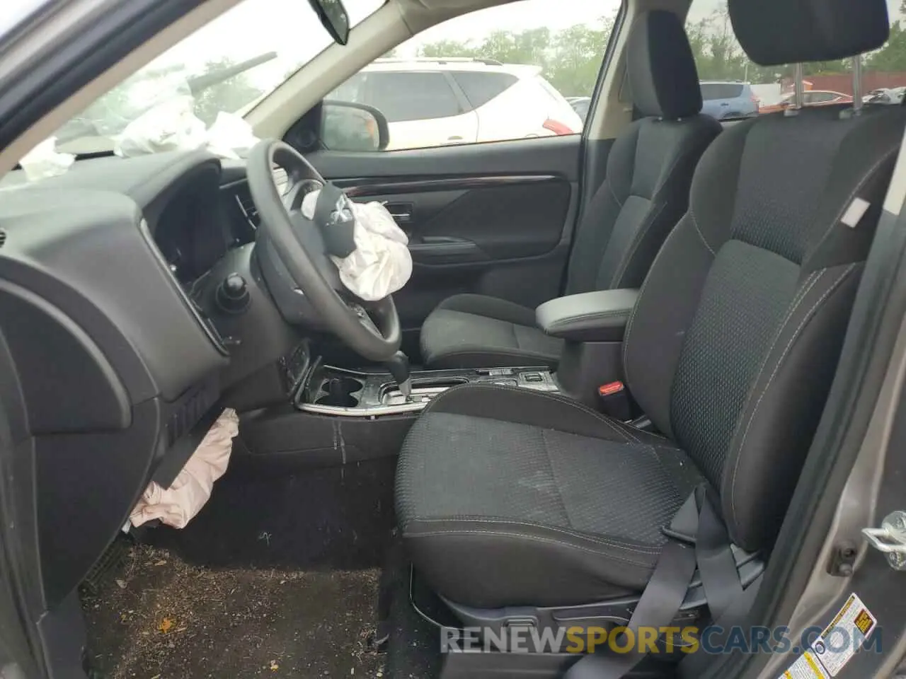7 Photograph of a damaged car JA4AZ3A30LZ015158 MITSUBISHI OUTLANDER 2020
