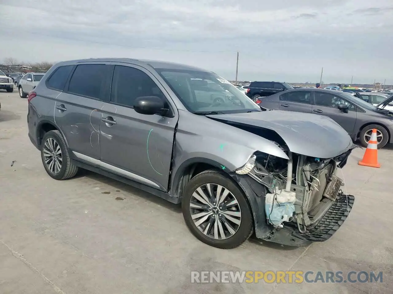 4 Photograph of a damaged car JA4AZ3A30LZ018366 MITSUBISHI OUTLANDER 2020