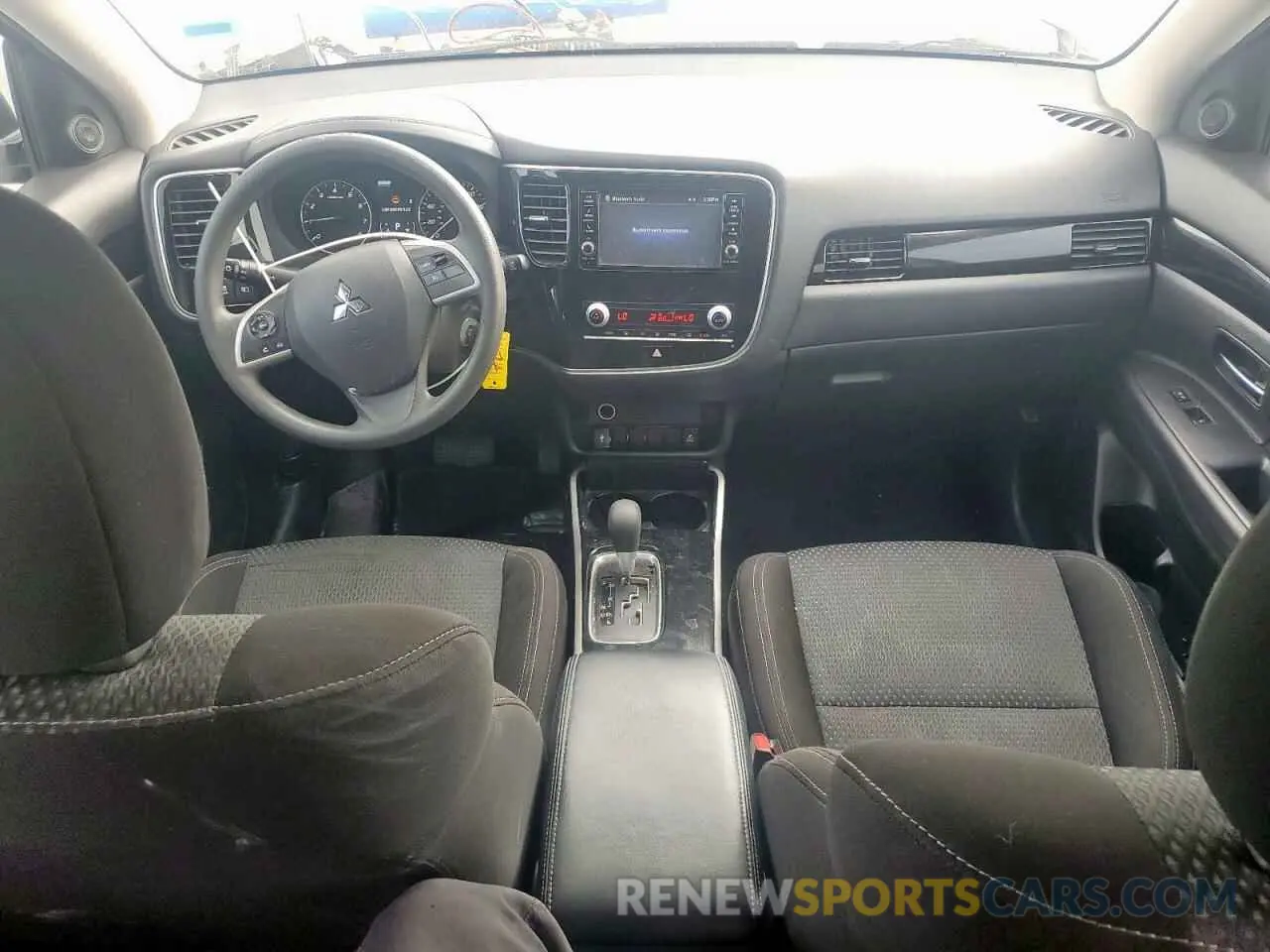 8 Photograph of a damaged car JA4AZ3A30LZ018366 MITSUBISHI OUTLANDER 2020