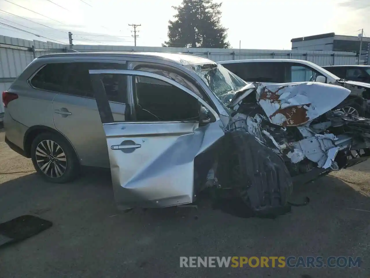 4 Photograph of a damaged car JA4AZ3A30LZ031716 MITSUBISHI OUTLANDER 2020