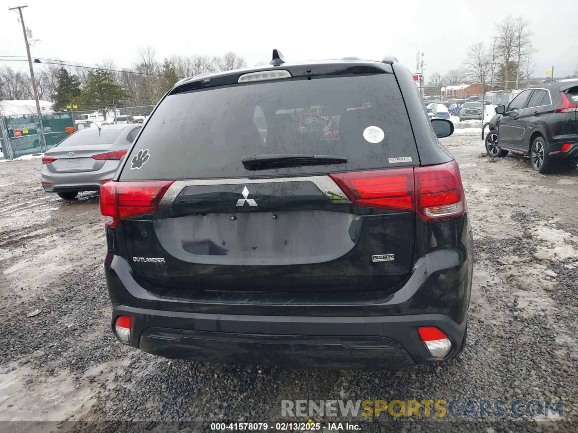 17 Photograph of a damaged car JA4AZ3A30LZ040982 MITSUBISHI OUTLANDER 2020