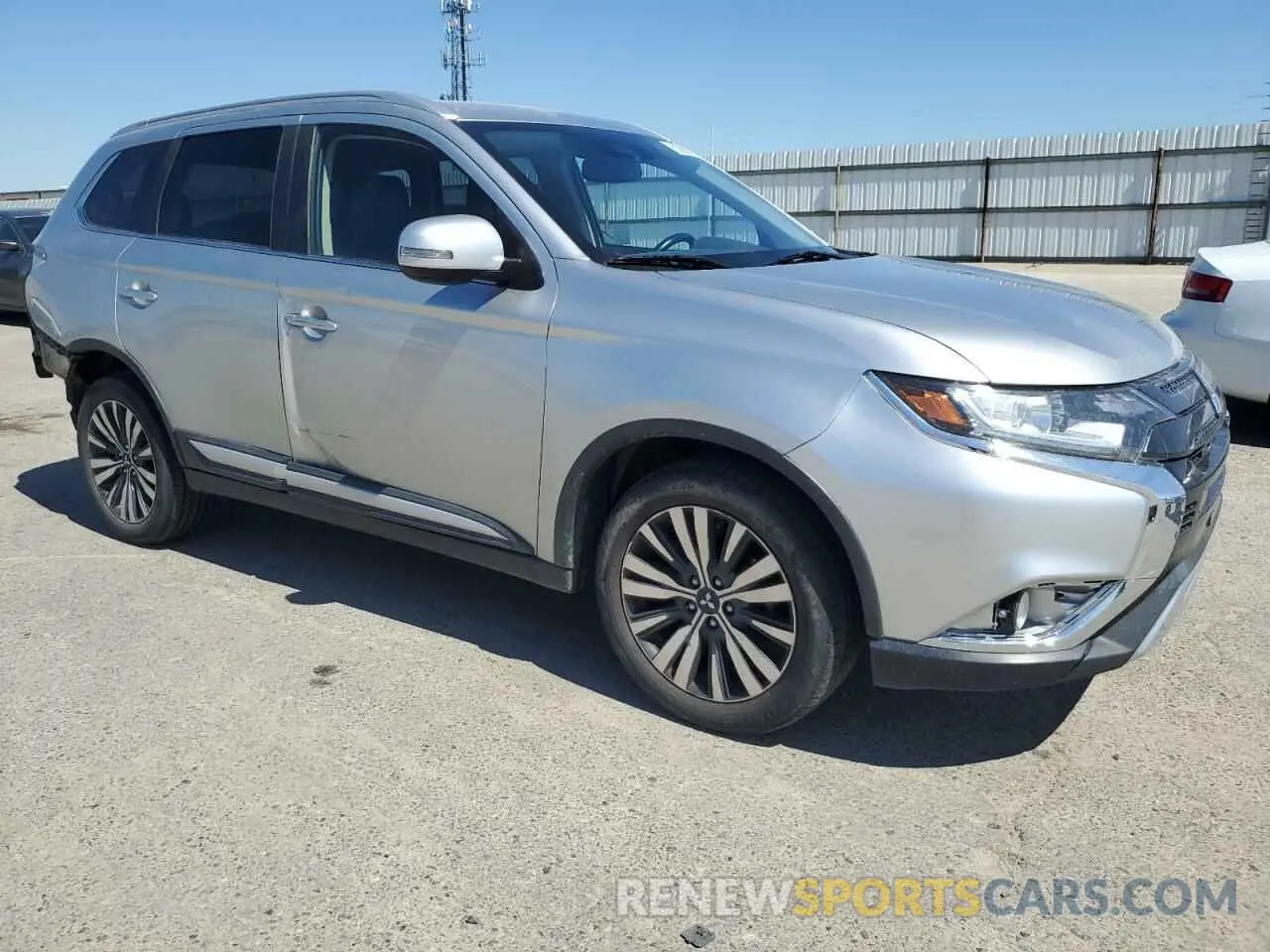 4 Photograph of a damaged car JA4AZ3A31LZ025746 MITSUBISHI OUTLANDER 2020