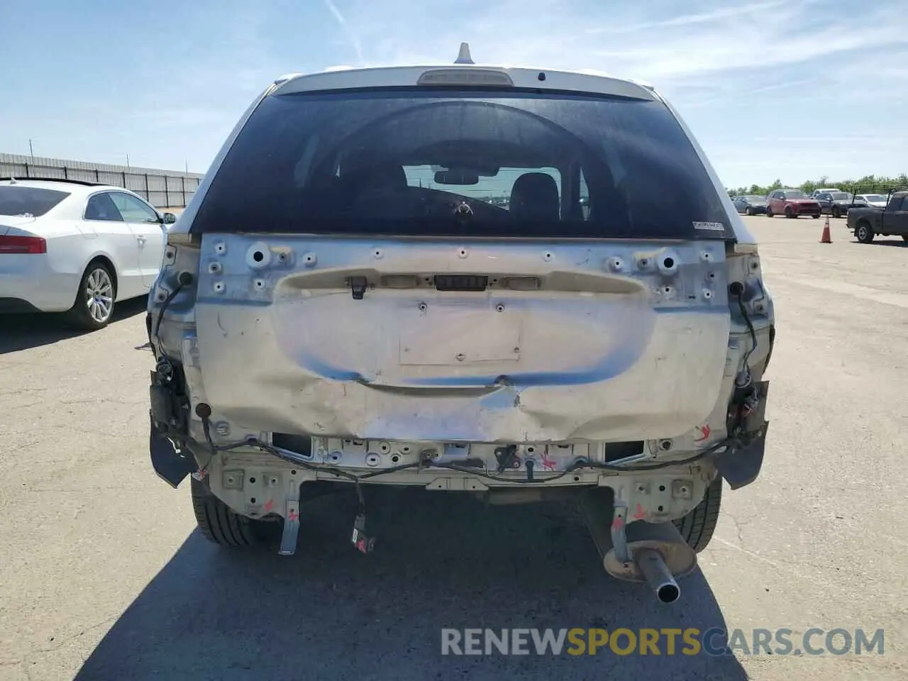 6 Photograph of a damaged car JA4AZ3A31LZ025746 MITSUBISHI OUTLANDER 2020