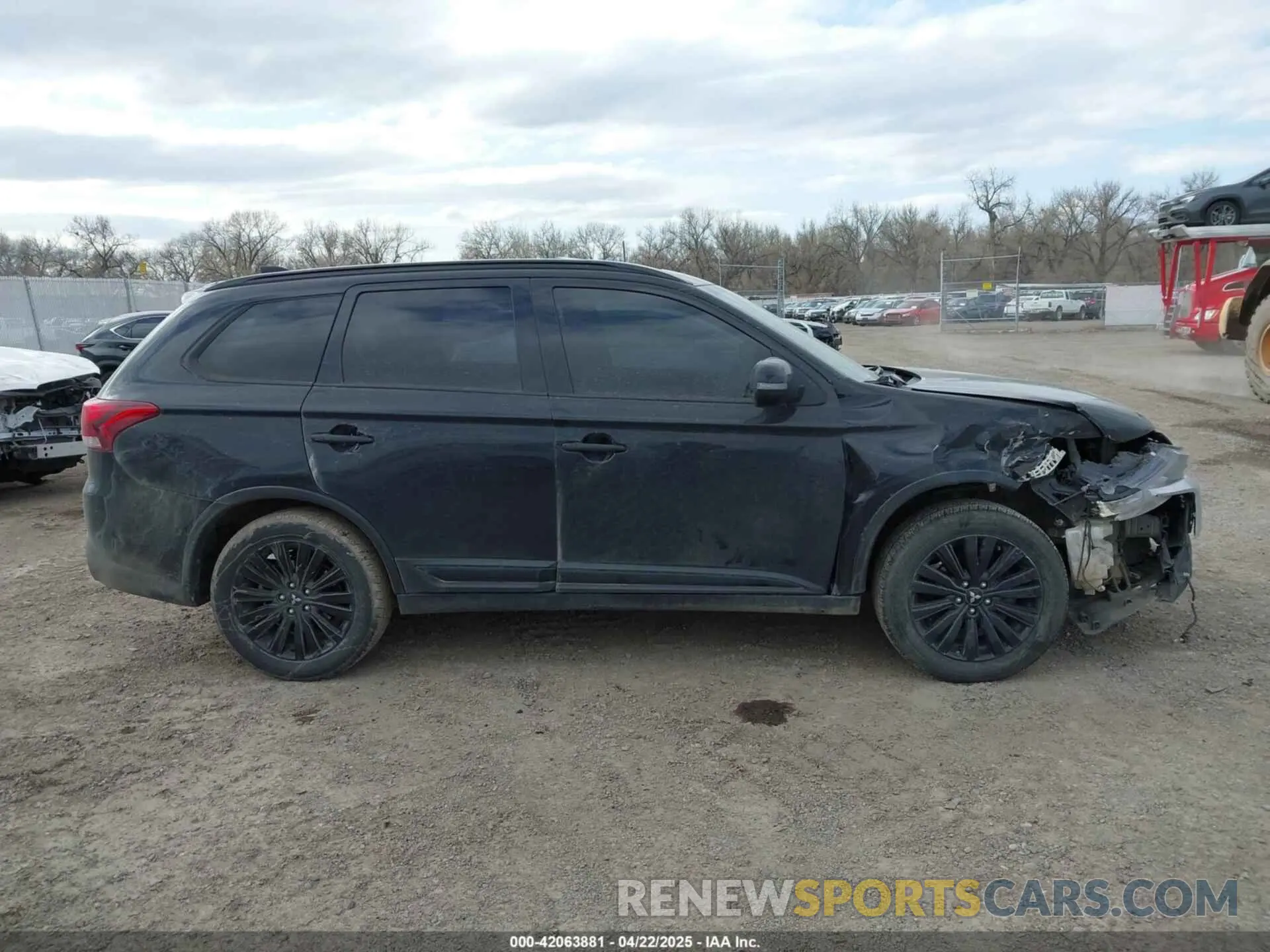 13 Photograph of a damaged car JA4AZ3A31LZ035712 MITSUBISHI OUTLANDER 2020
