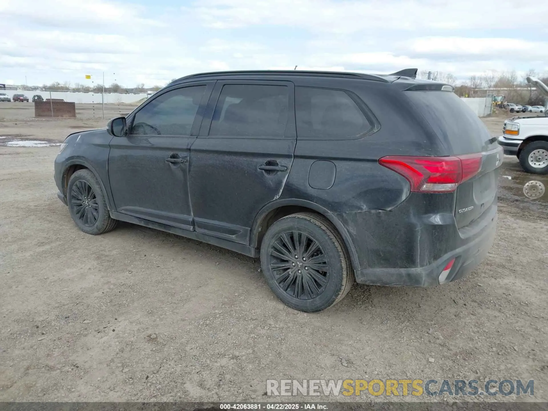3 Photograph of a damaged car JA4AZ3A31LZ035712 MITSUBISHI OUTLANDER 2020