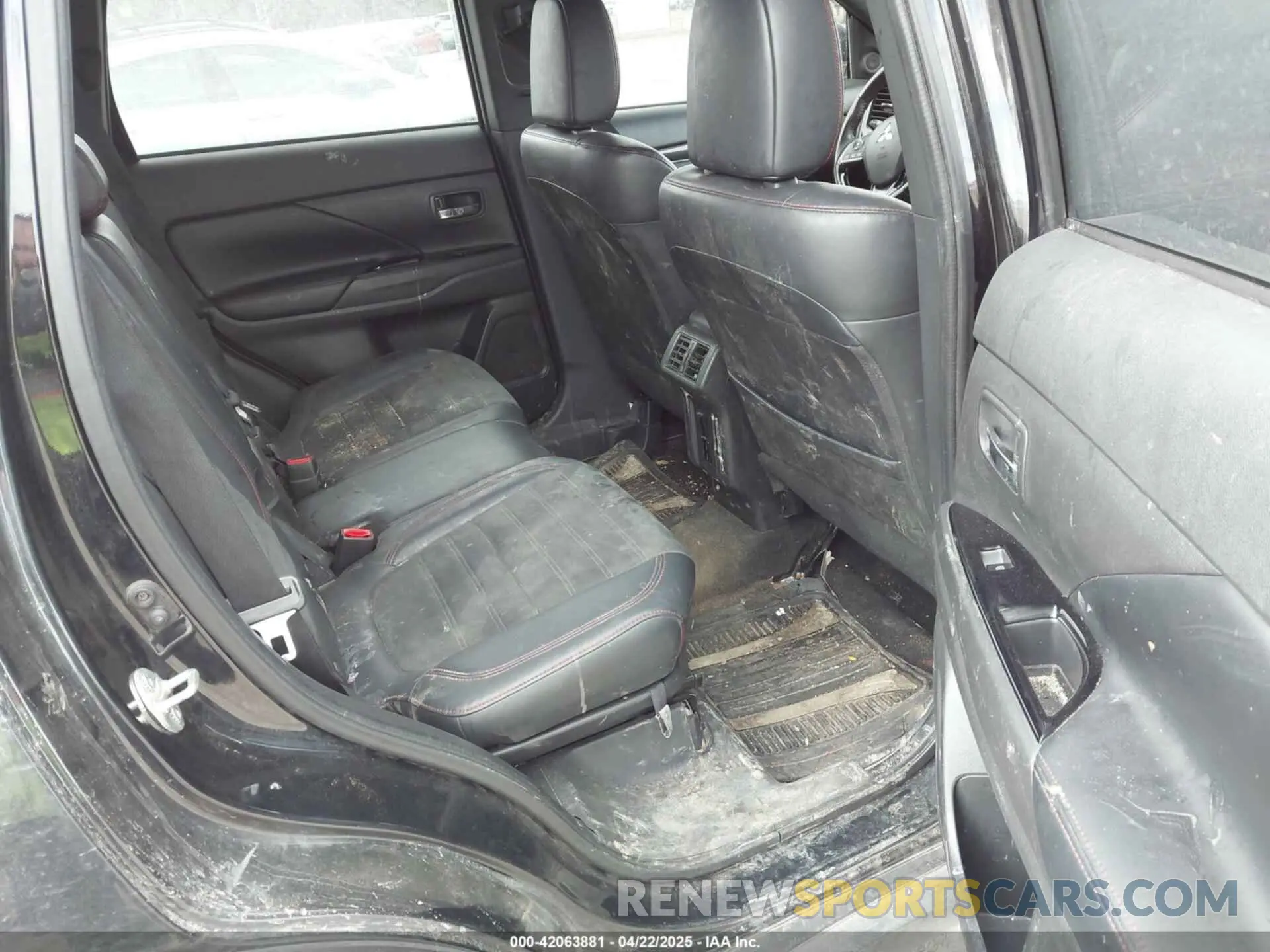 8 Photograph of a damaged car JA4AZ3A31LZ035712 MITSUBISHI OUTLANDER 2020