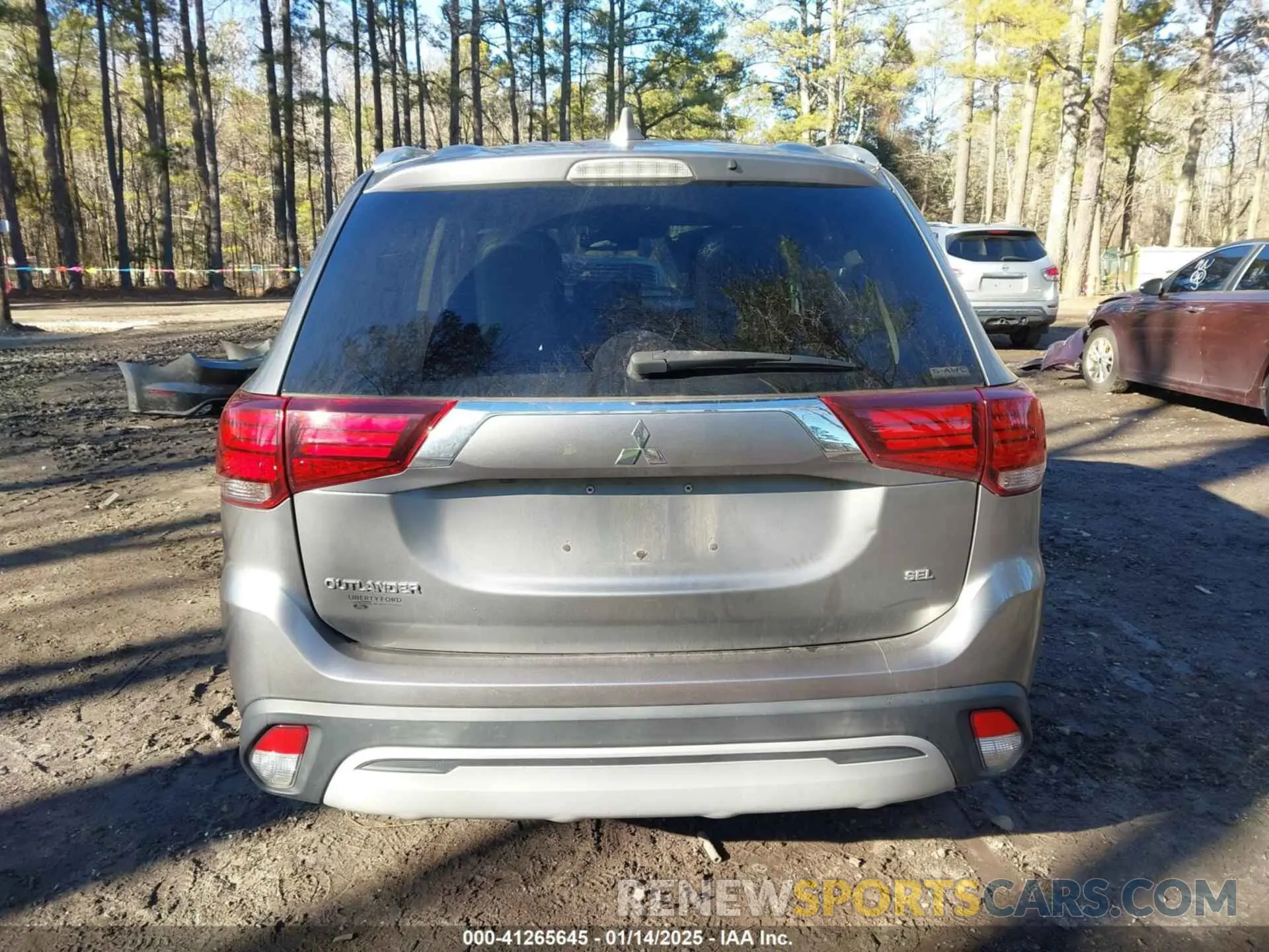17 Photograph of a damaged car JA4AZ3A31LZ041204 MITSUBISHI OUTLANDER 2020