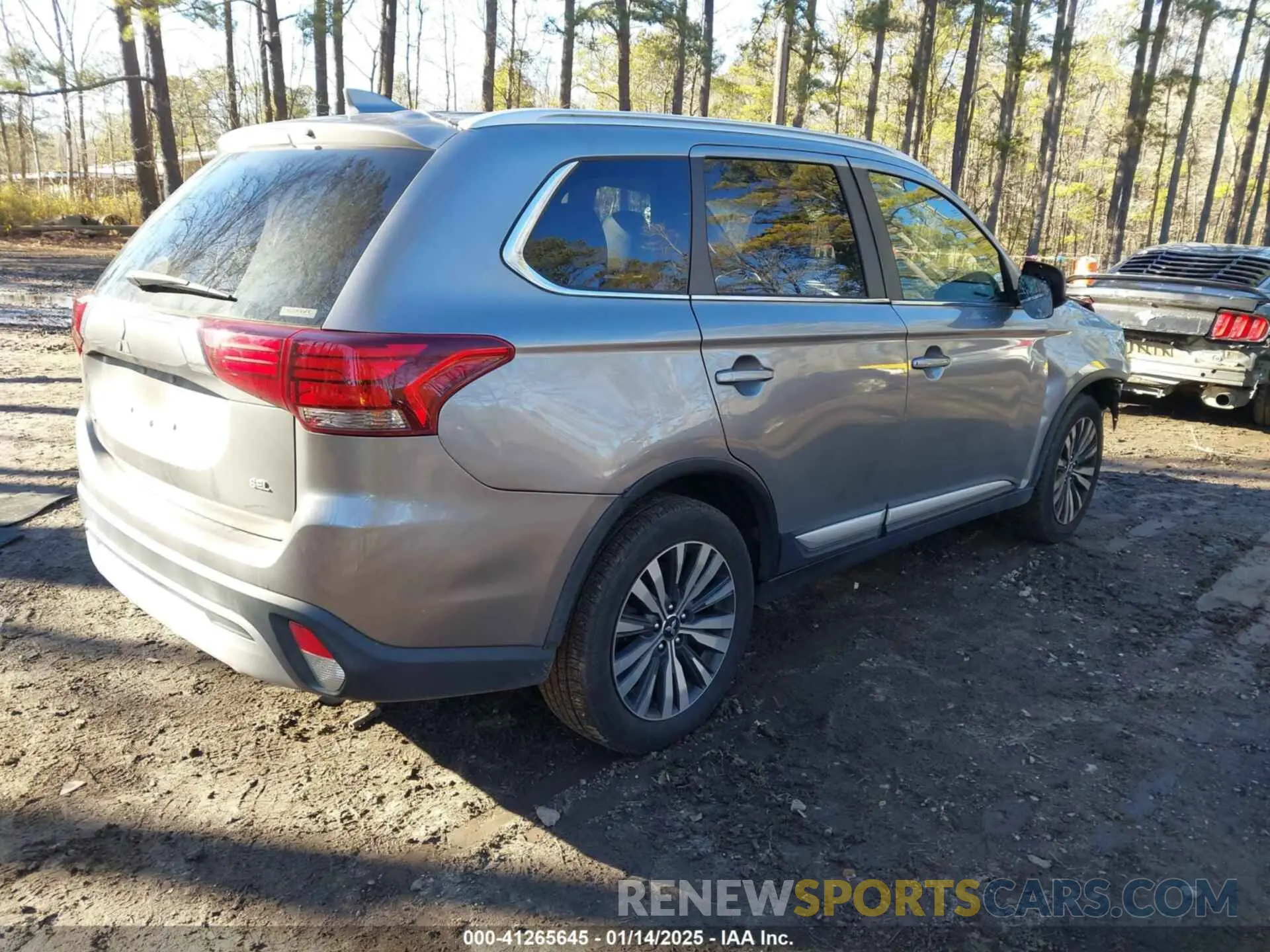 4 Photograph of a damaged car JA4AZ3A31LZ041204 MITSUBISHI OUTLANDER 2020
