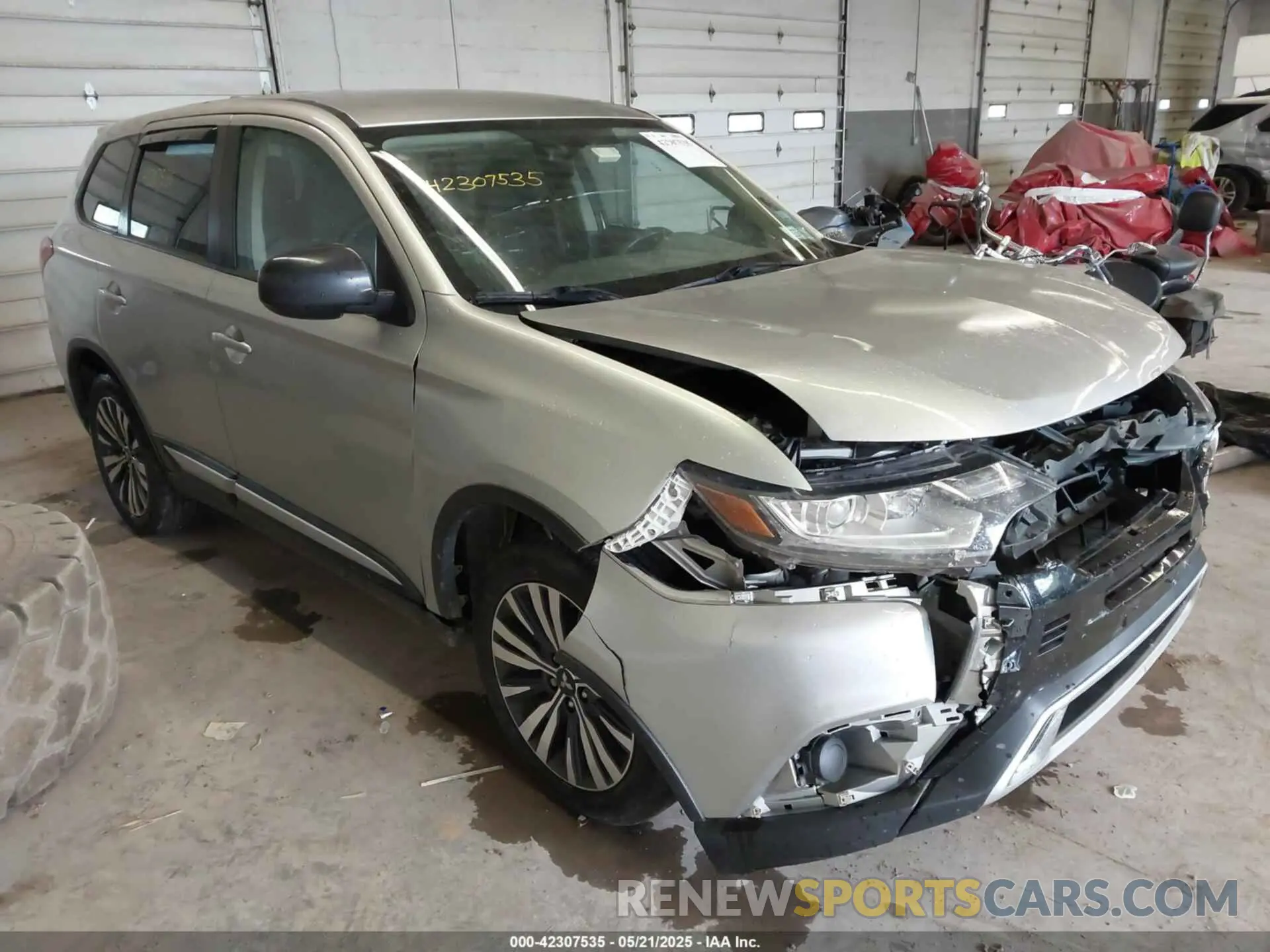 1 Photograph of a damaged car JA4AZ3A32LZ045956 MITSUBISHI OUTLANDER 2020