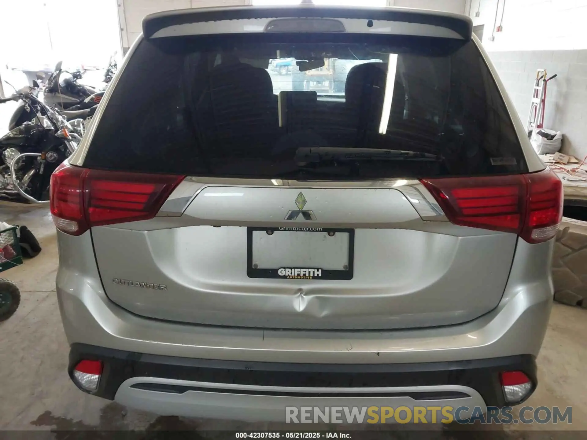 17 Photograph of a damaged car JA4AZ3A32LZ045956 MITSUBISHI OUTLANDER 2020