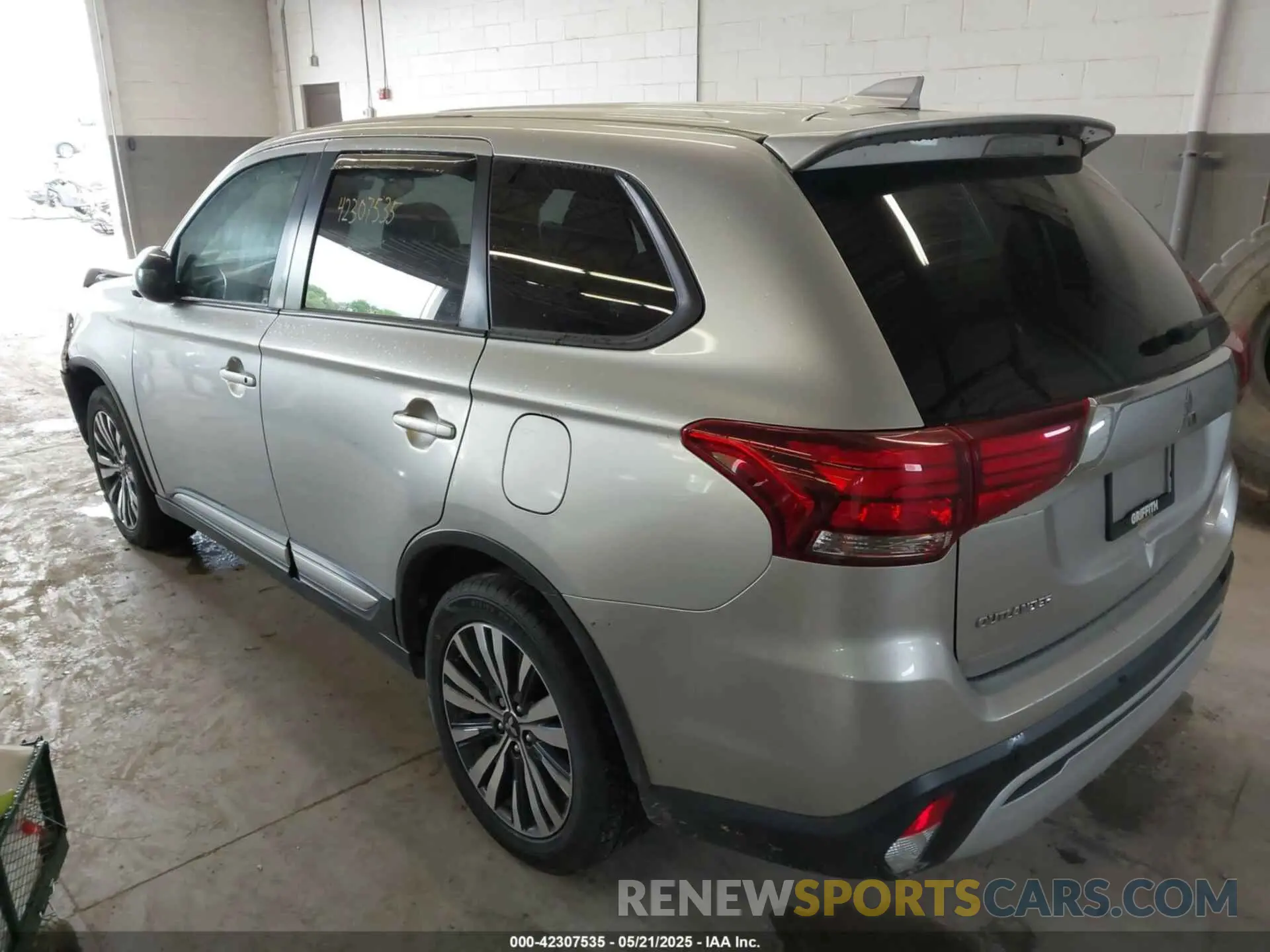 3 Photograph of a damaged car JA4AZ3A32LZ045956 MITSUBISHI OUTLANDER 2020