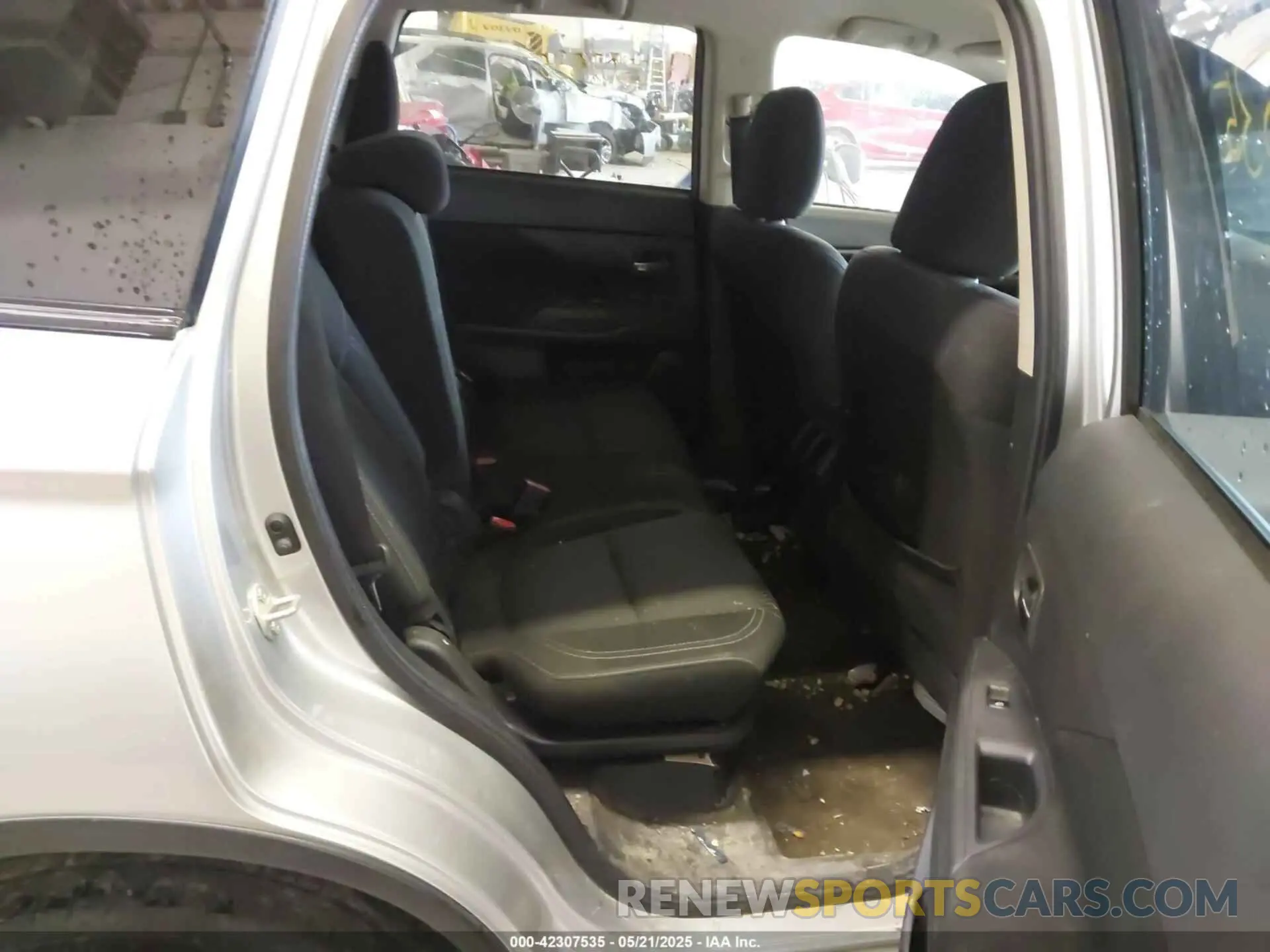 8 Photograph of a damaged car JA4AZ3A32LZ045956 MITSUBISHI OUTLANDER 2020