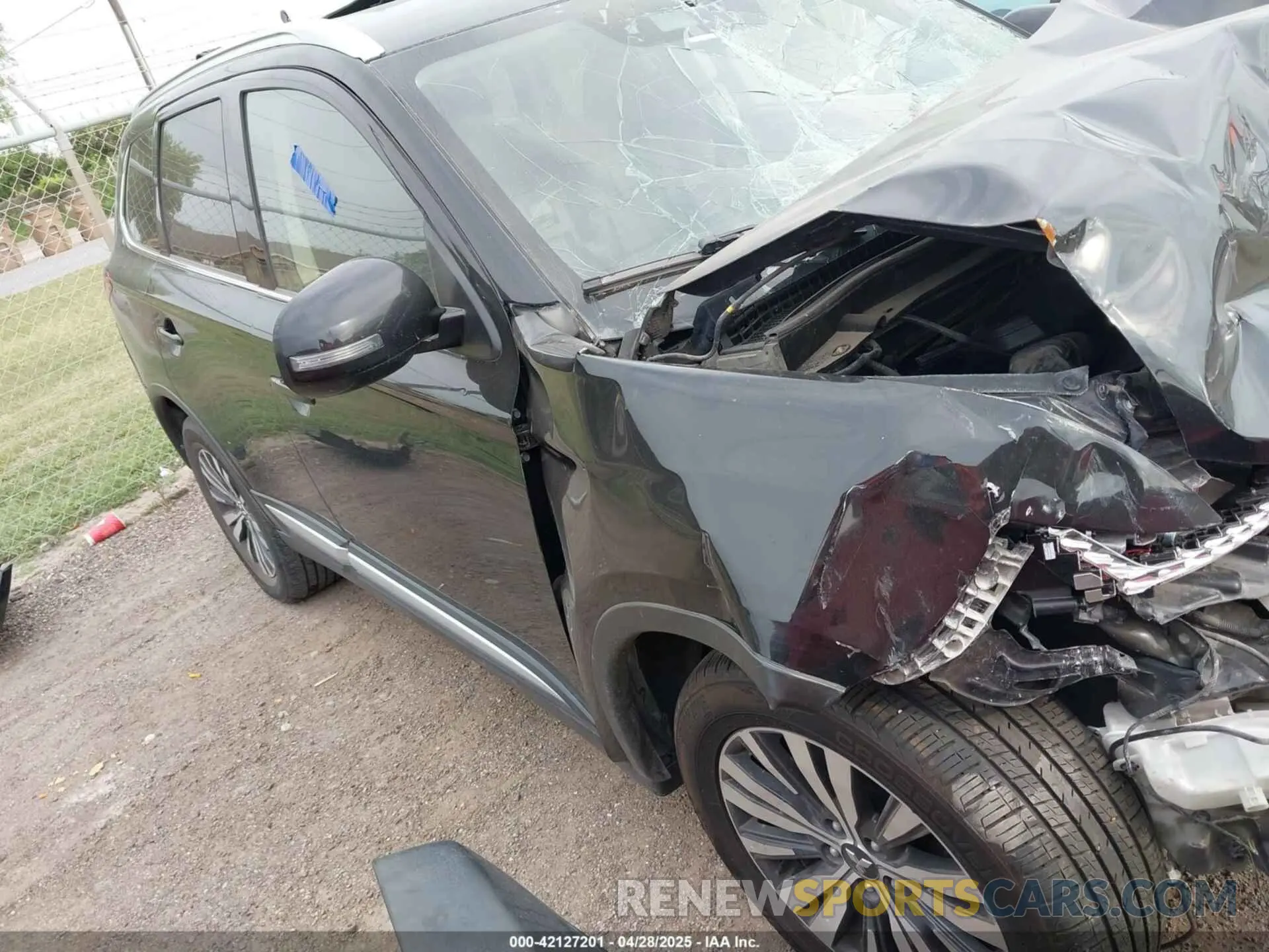 1 Photograph of a damaged car JA4AZ3A33LZ023870 MITSUBISHI OUTLANDER 2020