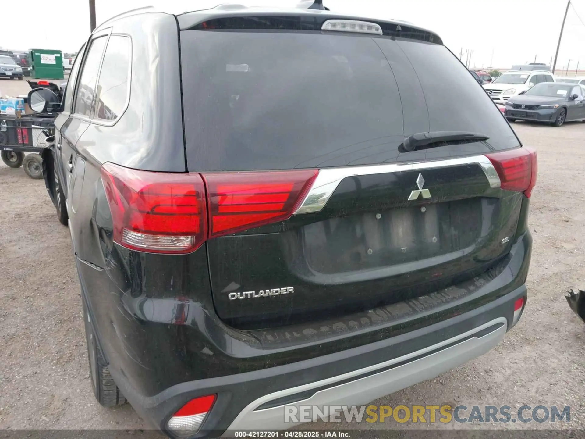 17 Photograph of a damaged car JA4AZ3A33LZ023870 MITSUBISHI OUTLANDER 2020