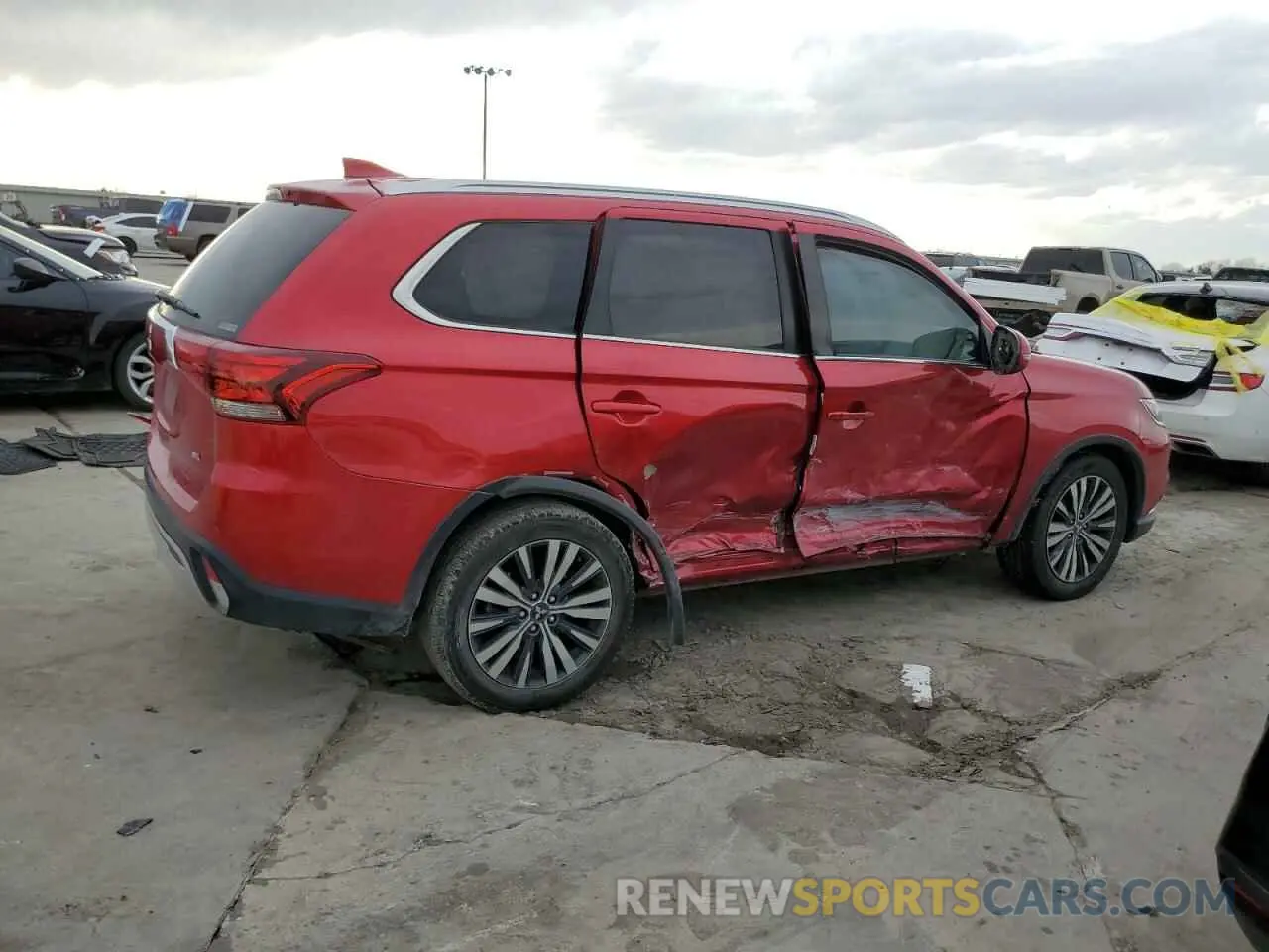 3 Photograph of a damaged car JA4AZ3A33LZ025571 MITSUBISHI OUTLANDER 2020
