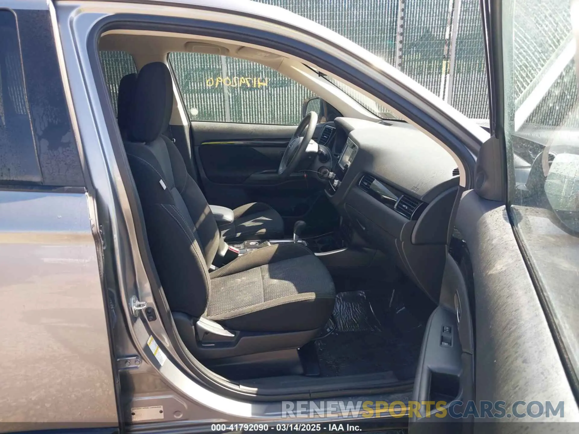 5 Photograph of a damaged car JA4AZ3A33LZ026557 MITSUBISHI OUTLANDER 2020