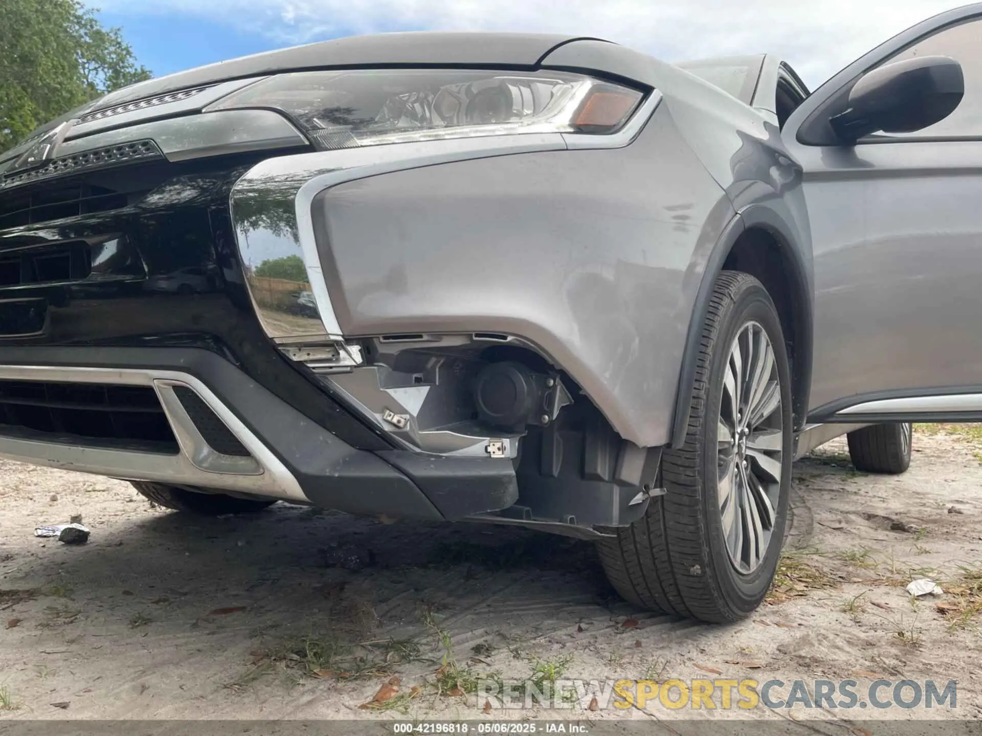6 Photograph of a damaged car JA4AZ3A33LZ026770 MITSUBISHI OUTLANDER 2020