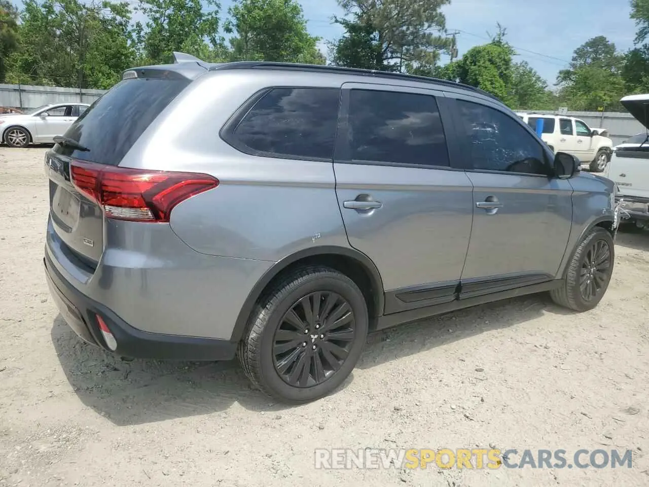 3 Photograph of a damaged car JA4AZ3A33LZ042869 MITSUBISHI OUTLANDER 2020