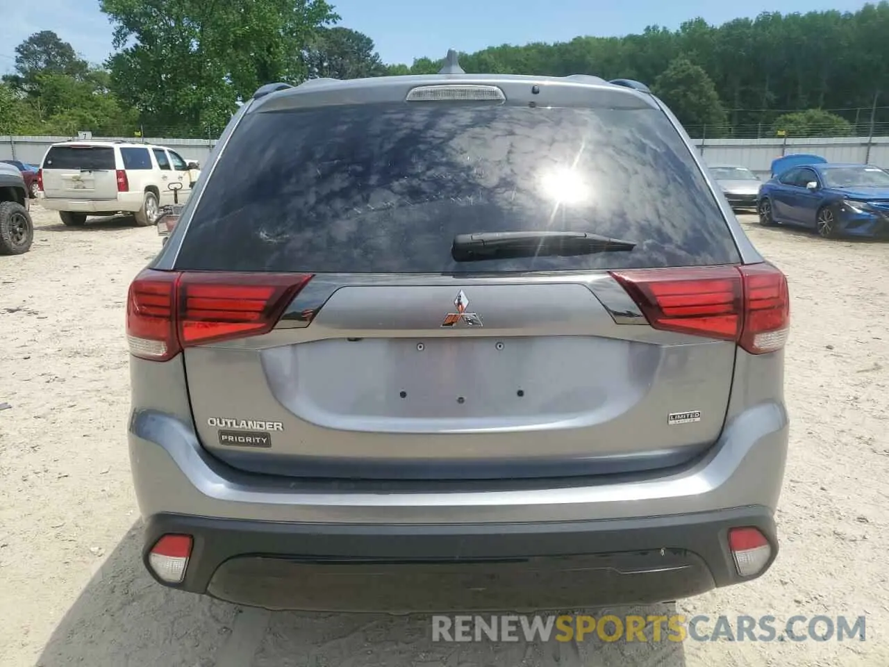 6 Photograph of a damaged car JA4AZ3A33LZ042869 MITSUBISHI OUTLANDER 2020