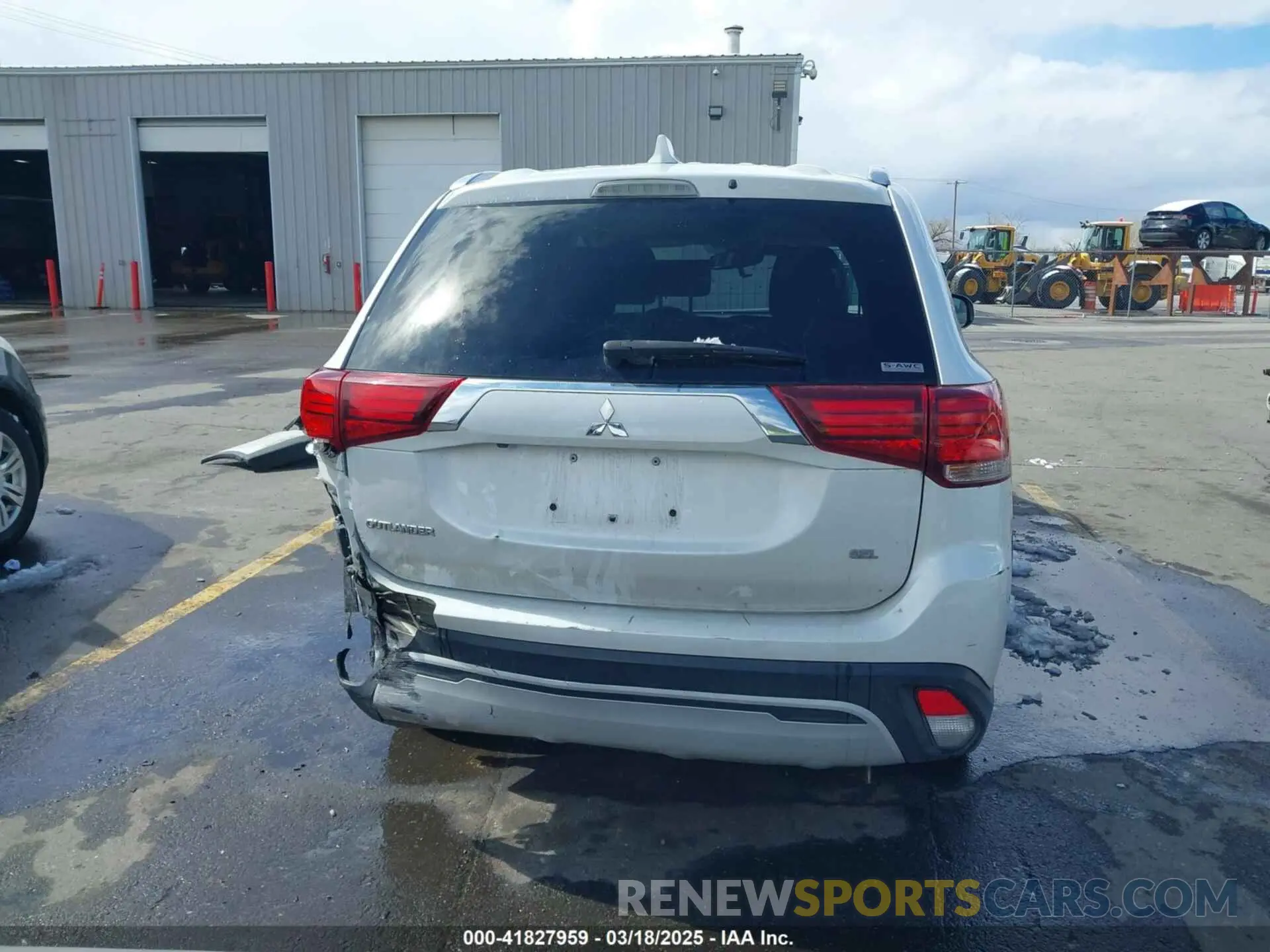 17 Photograph of a damaged car JA4AZ3A34LZ019598 MITSUBISHI OUTLANDER 2020