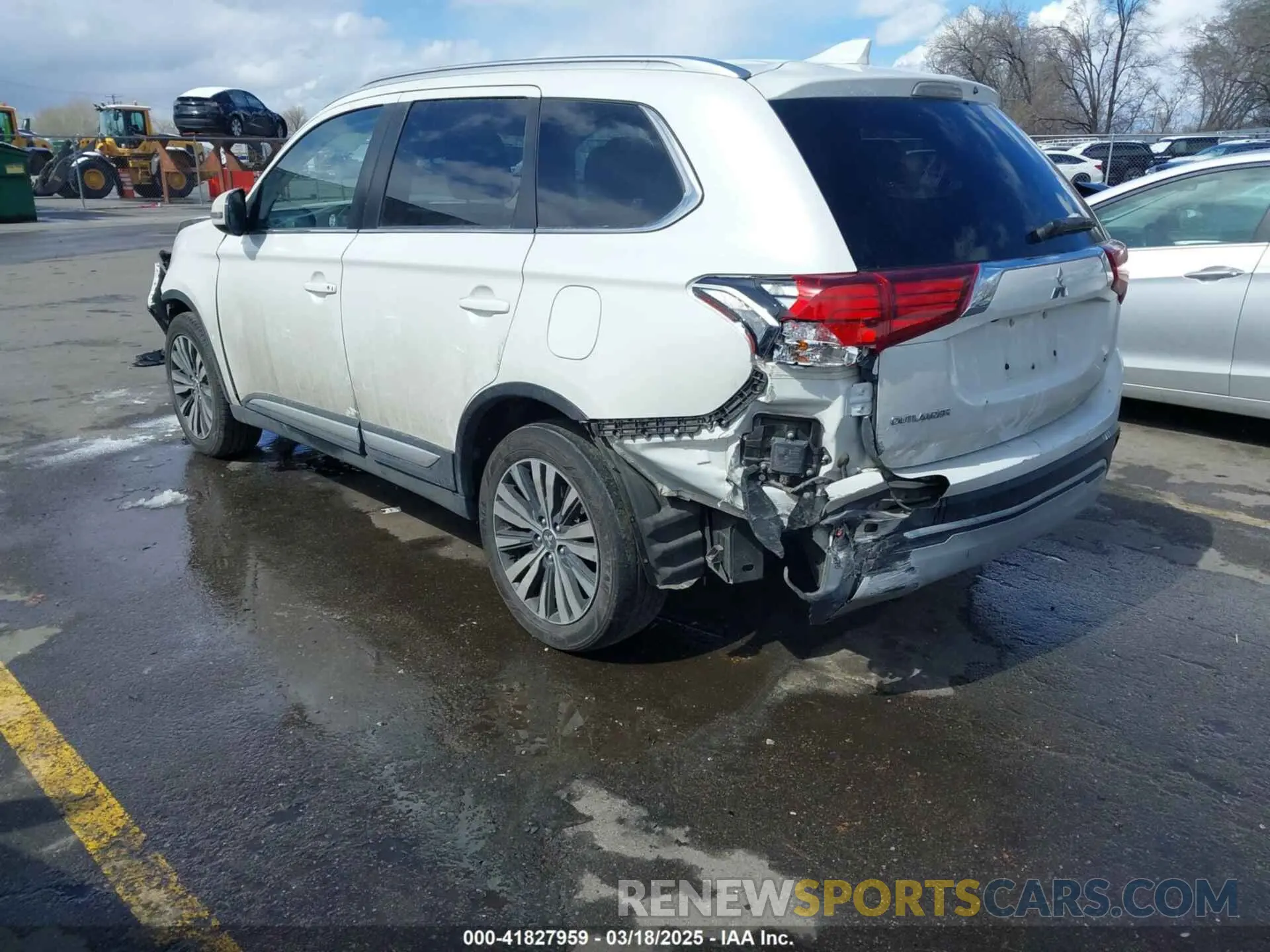 3 Photograph of a damaged car JA4AZ3A34LZ019598 MITSUBISHI OUTLANDER 2020