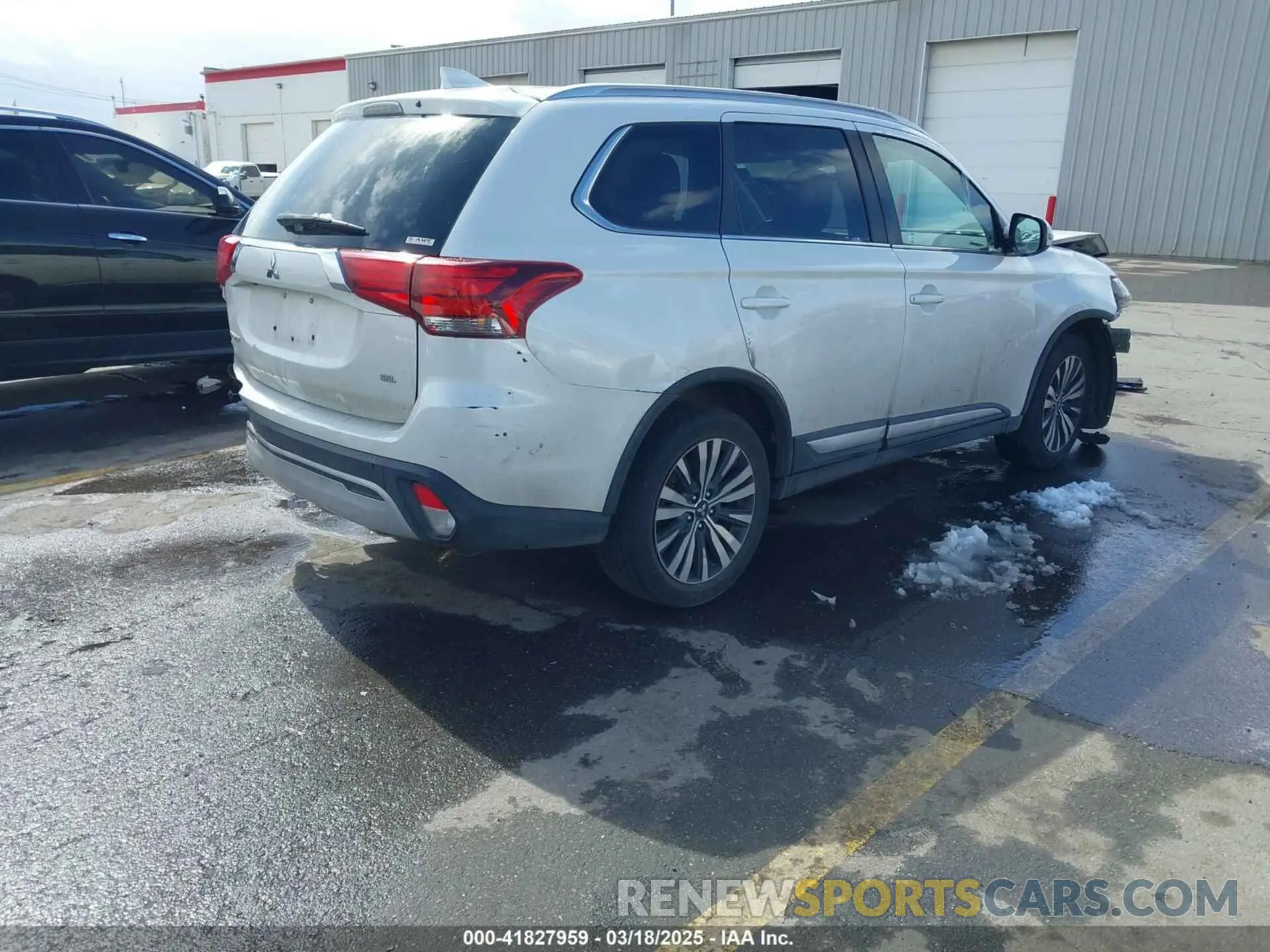 4 Photograph of a damaged car JA4AZ3A34LZ019598 MITSUBISHI OUTLANDER 2020