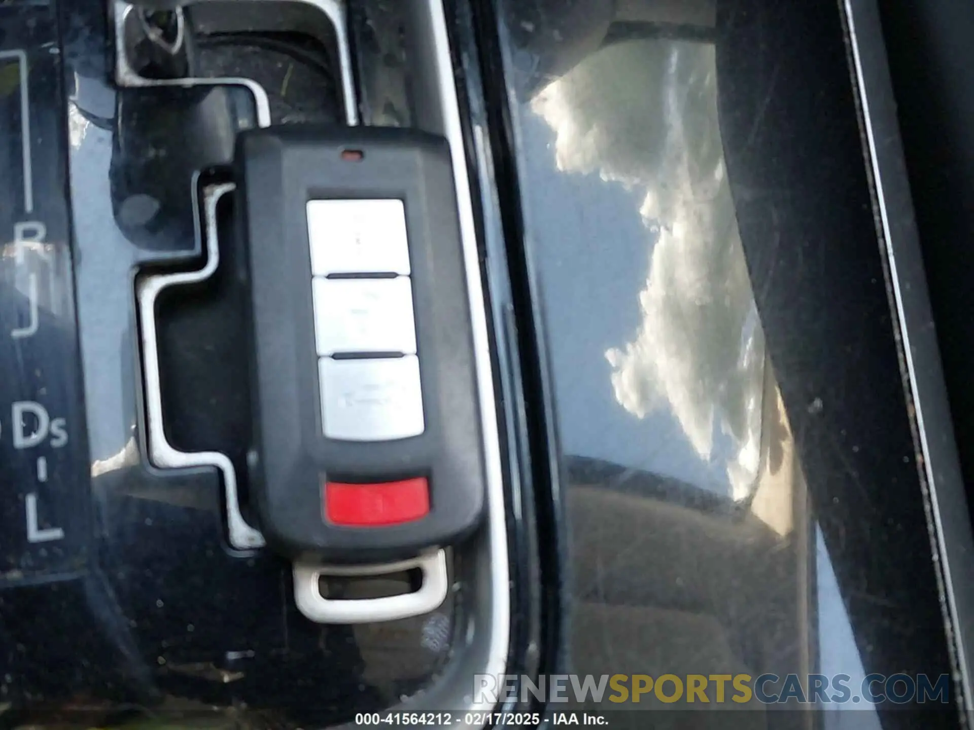 11 Photograph of a damaged car JA4AZ3A34LZ027233 MITSUBISHI OUTLANDER 2020