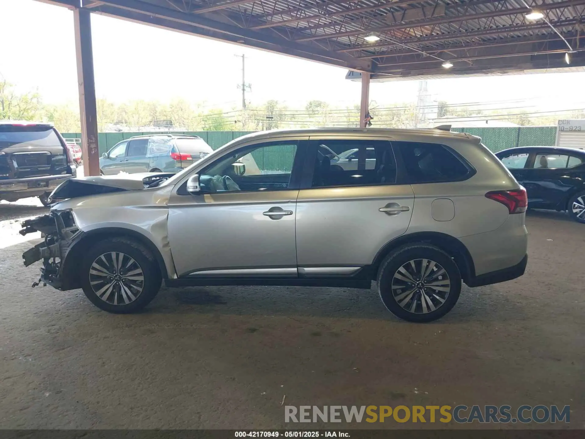 14 Photograph of a damaged car JA4AZ3A34LZ044369 MITSUBISHI OUTLANDER 2020