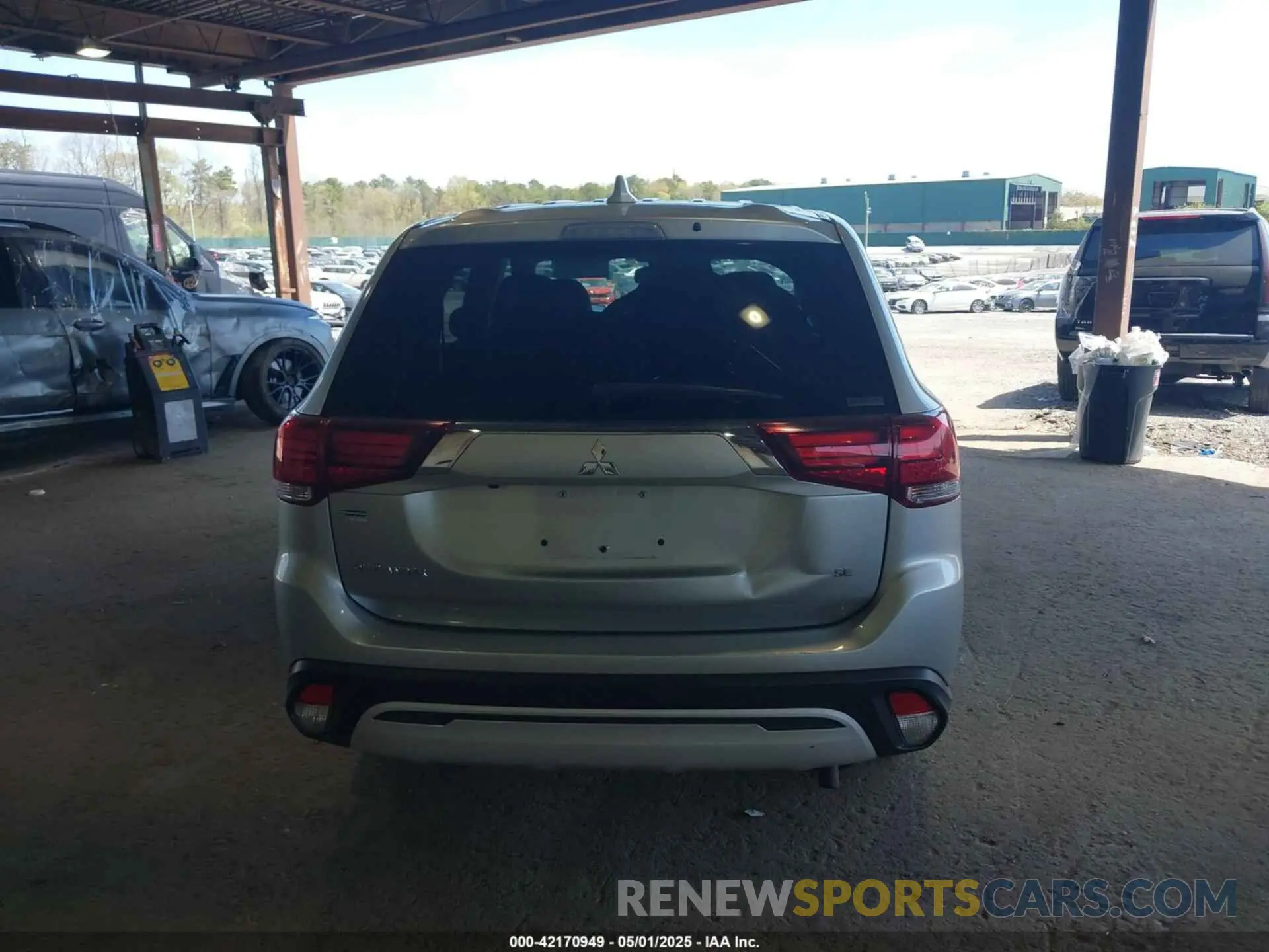 16 Photograph of a damaged car JA4AZ3A34LZ044369 MITSUBISHI OUTLANDER 2020