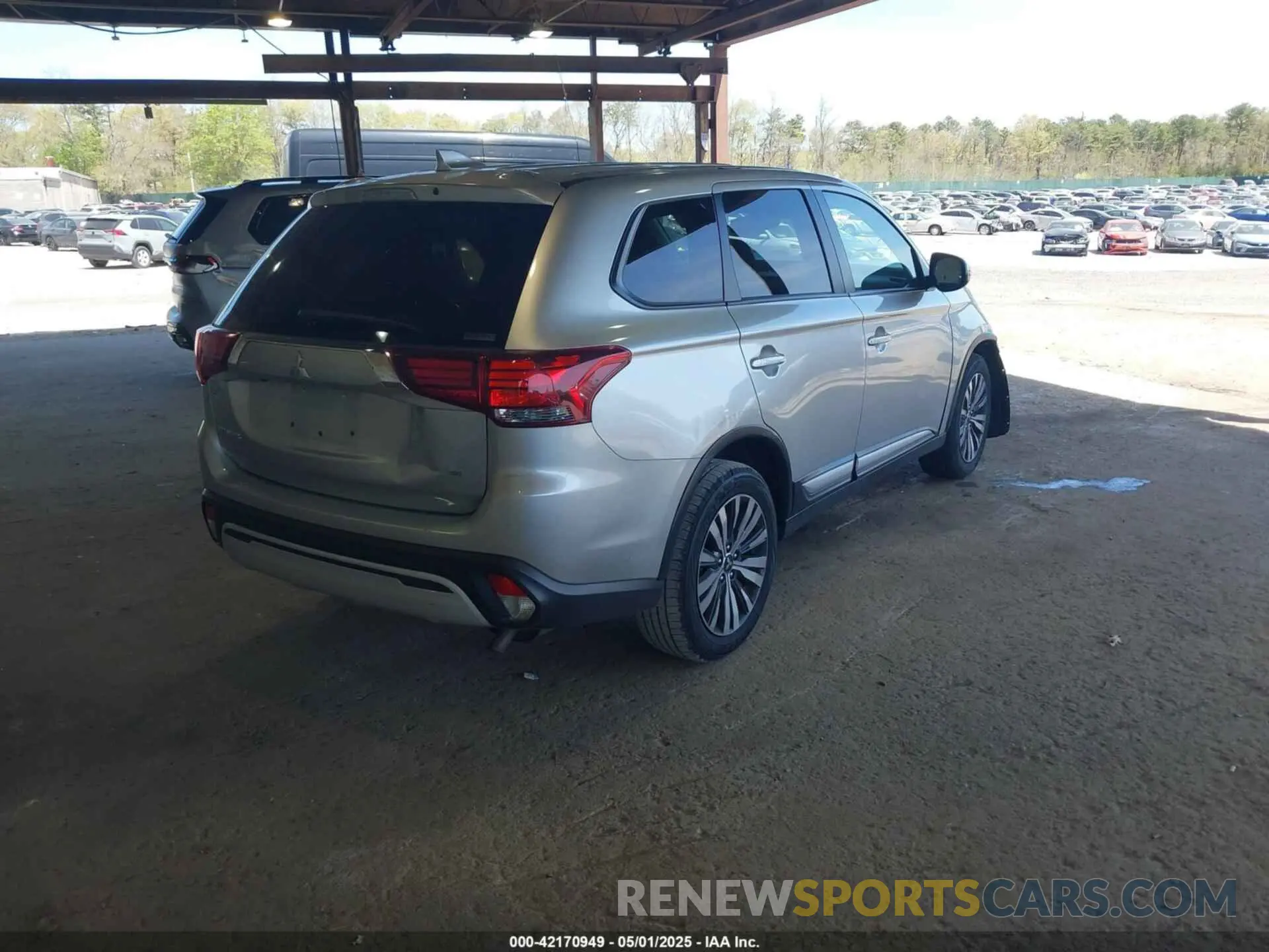 4 Photograph of a damaged car JA4AZ3A34LZ044369 MITSUBISHI OUTLANDER 2020