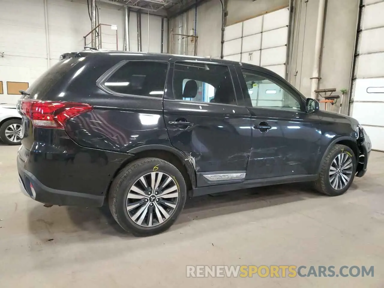 3 Photograph of a damaged car JA4AZ3A36LZ027623 MITSUBISHI OUTLANDER 2020