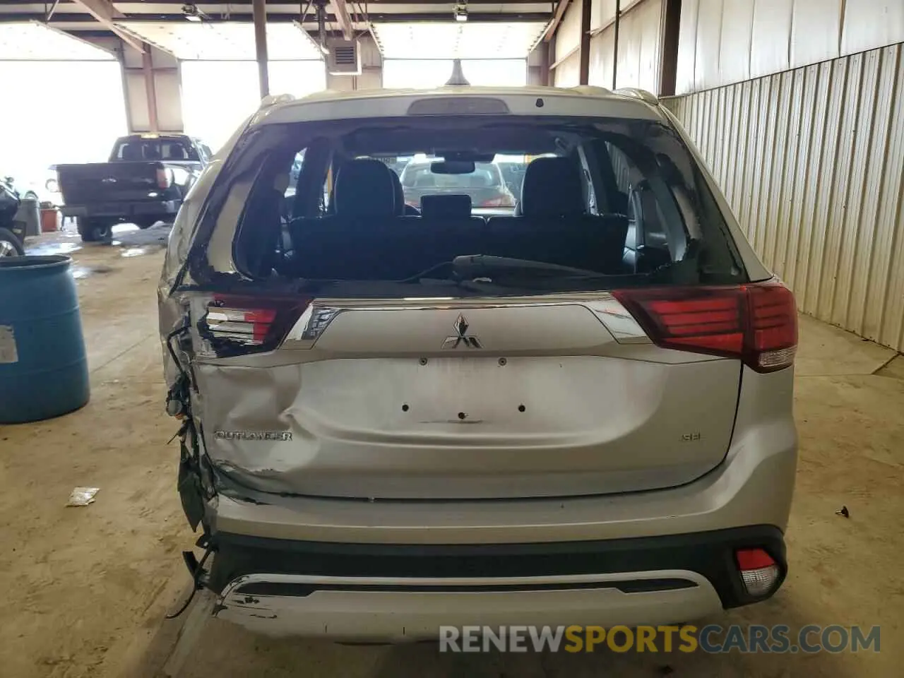 6 Photograph of a damaged car JA4AZ3A36LZ030649 MITSUBISHI OUTLANDER 2020