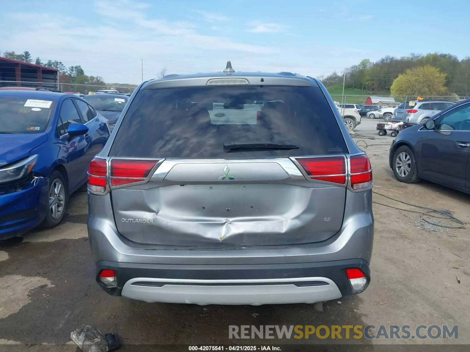 17 Photograph of a damaged car JA4AZ3A36LZ043837 MITSUBISHI OUTLANDER 2020