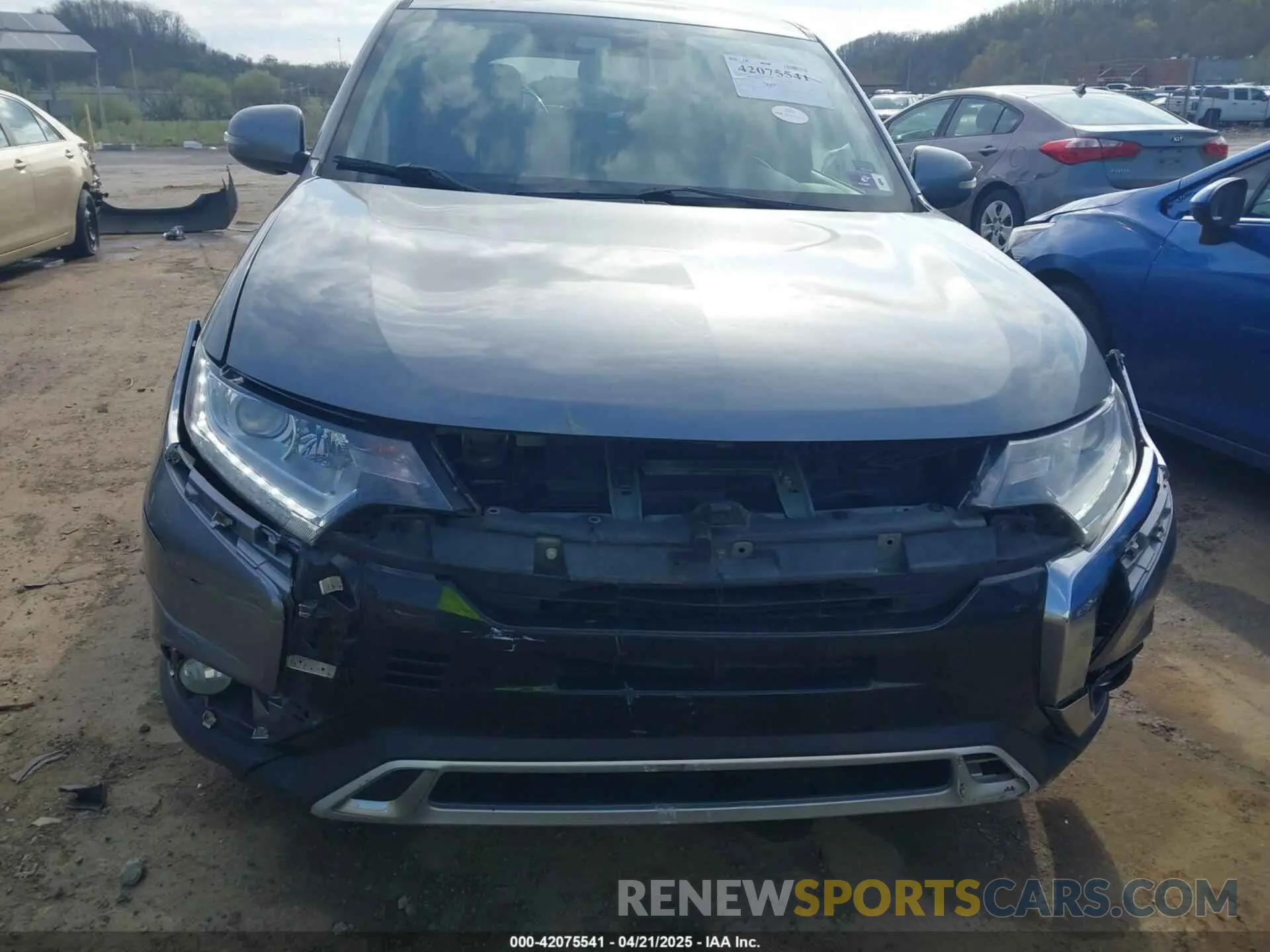 6 Photograph of a damaged car JA4AZ3A36LZ043837 MITSUBISHI OUTLANDER 2020