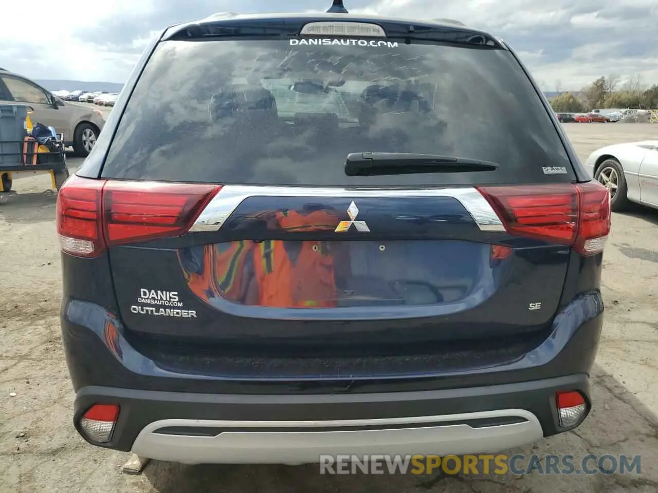 6 Photograph of a damaged car JA4AZ3A37LZ010118 MITSUBISHI OUTLANDER 2020