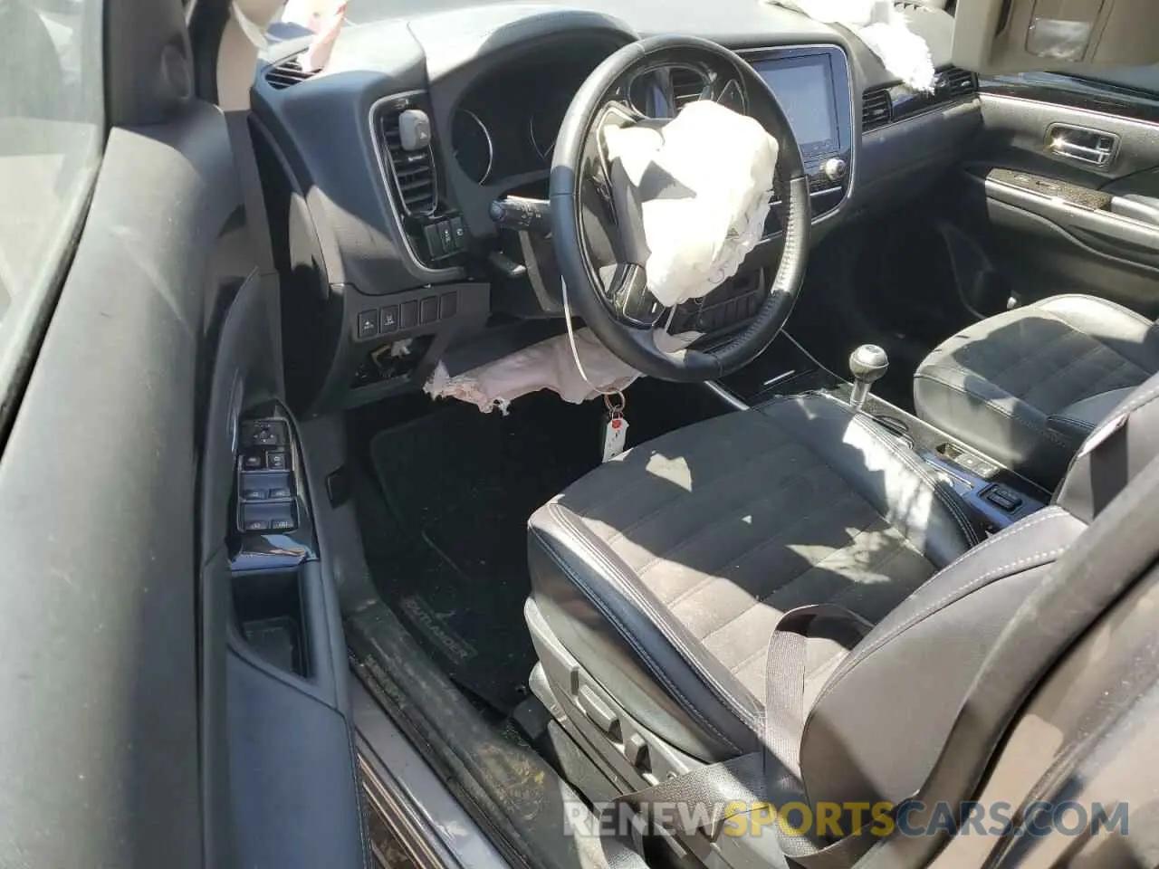 8 Photograph of a damaged car JA4AZ3A37LZ045354 MITSUBISHI OUTLANDER 2020