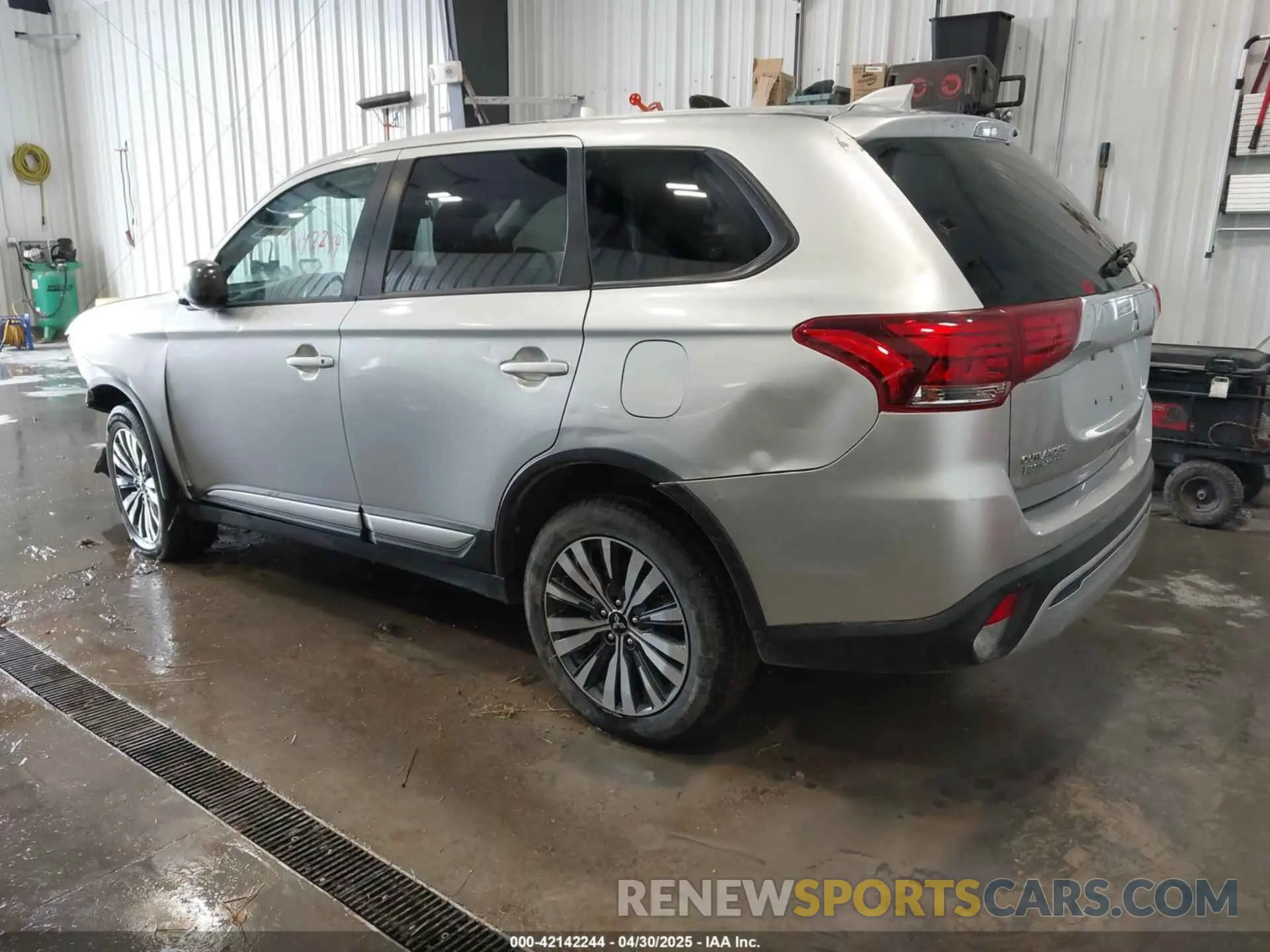 3 Photograph of a damaged car JA4AZ3A38LZ018227 MITSUBISHI OUTLANDER 2020