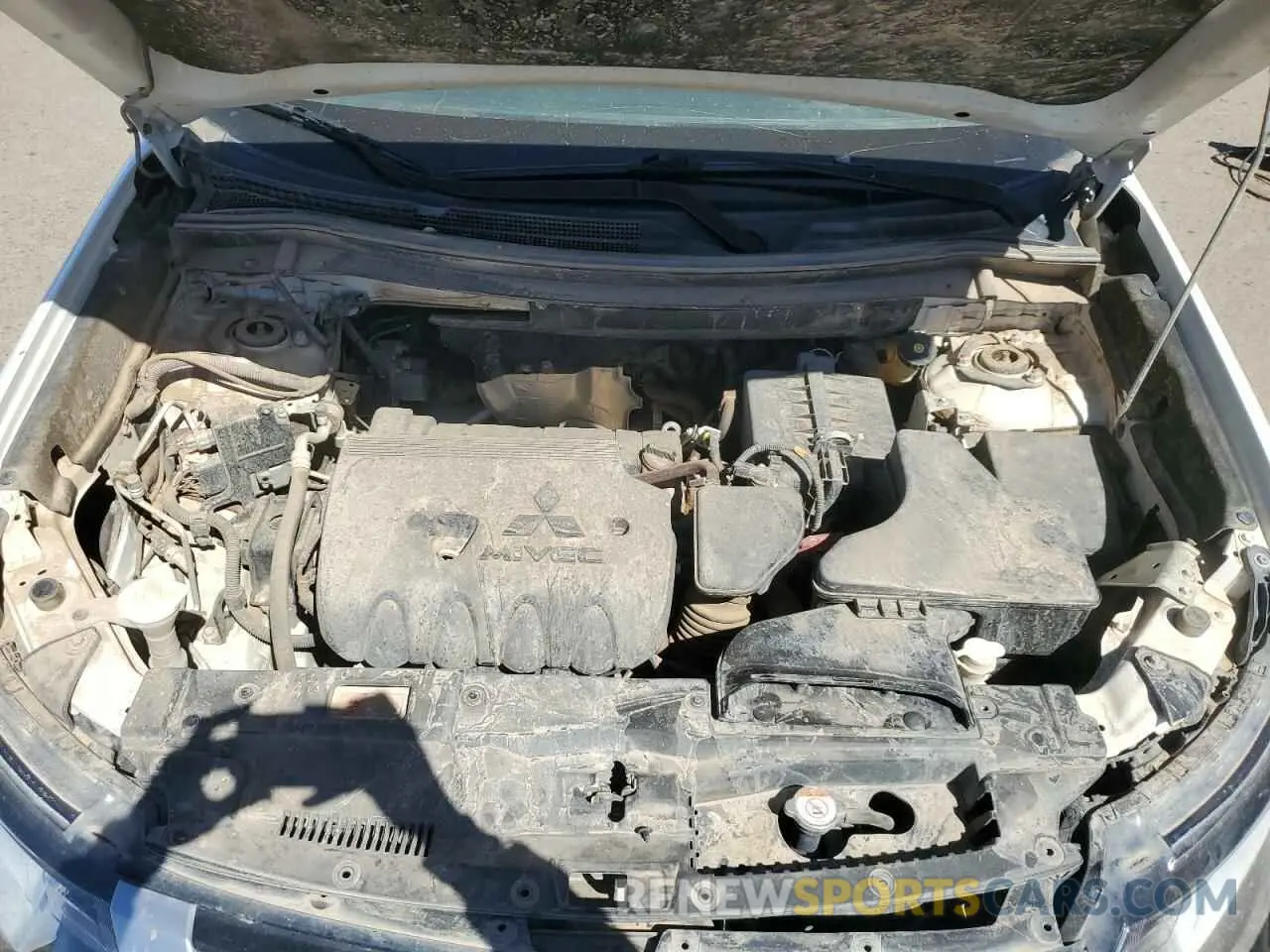 13 Photograph of a damaged car JA4AZ3A38LZ024870 MITSUBISHI OUTLANDER 2020