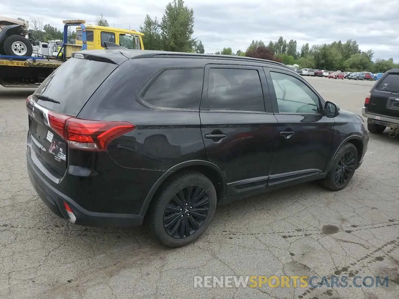 3 Photograph of a damaged car JA4AZ3A38LZ036016 MITSUBISHI OUTLANDER 2020