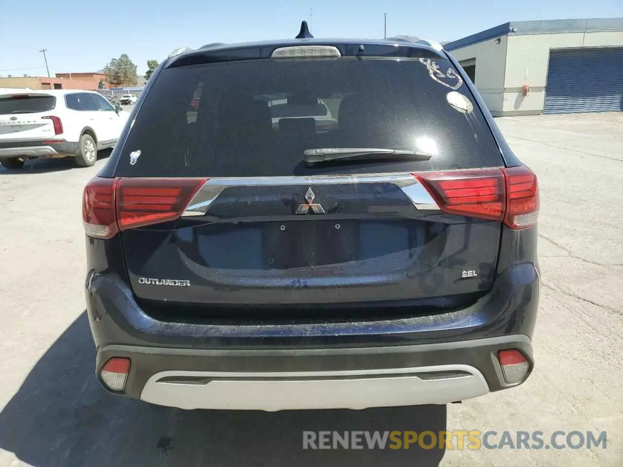 6 Photograph of a damaged car JA4AZ3A38LZ036999 MITSUBISHI OUTLANDER 2020