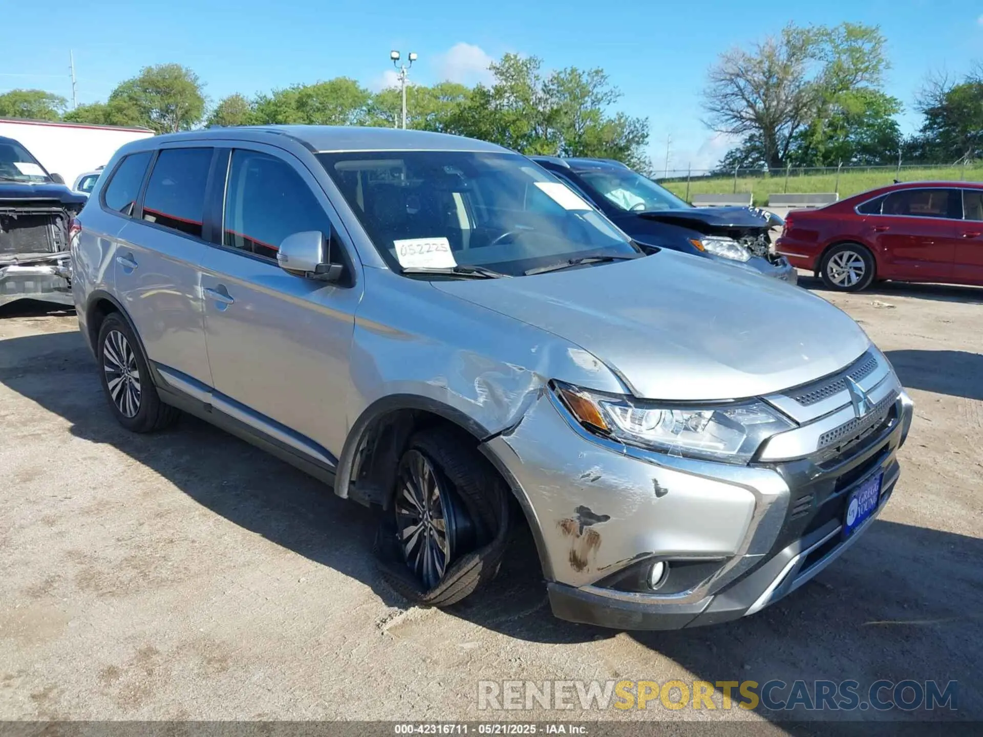 1 Photograph of a damaged car JA4AZ3A39LZ006104 MITSUBISHI OUTLANDER 2020