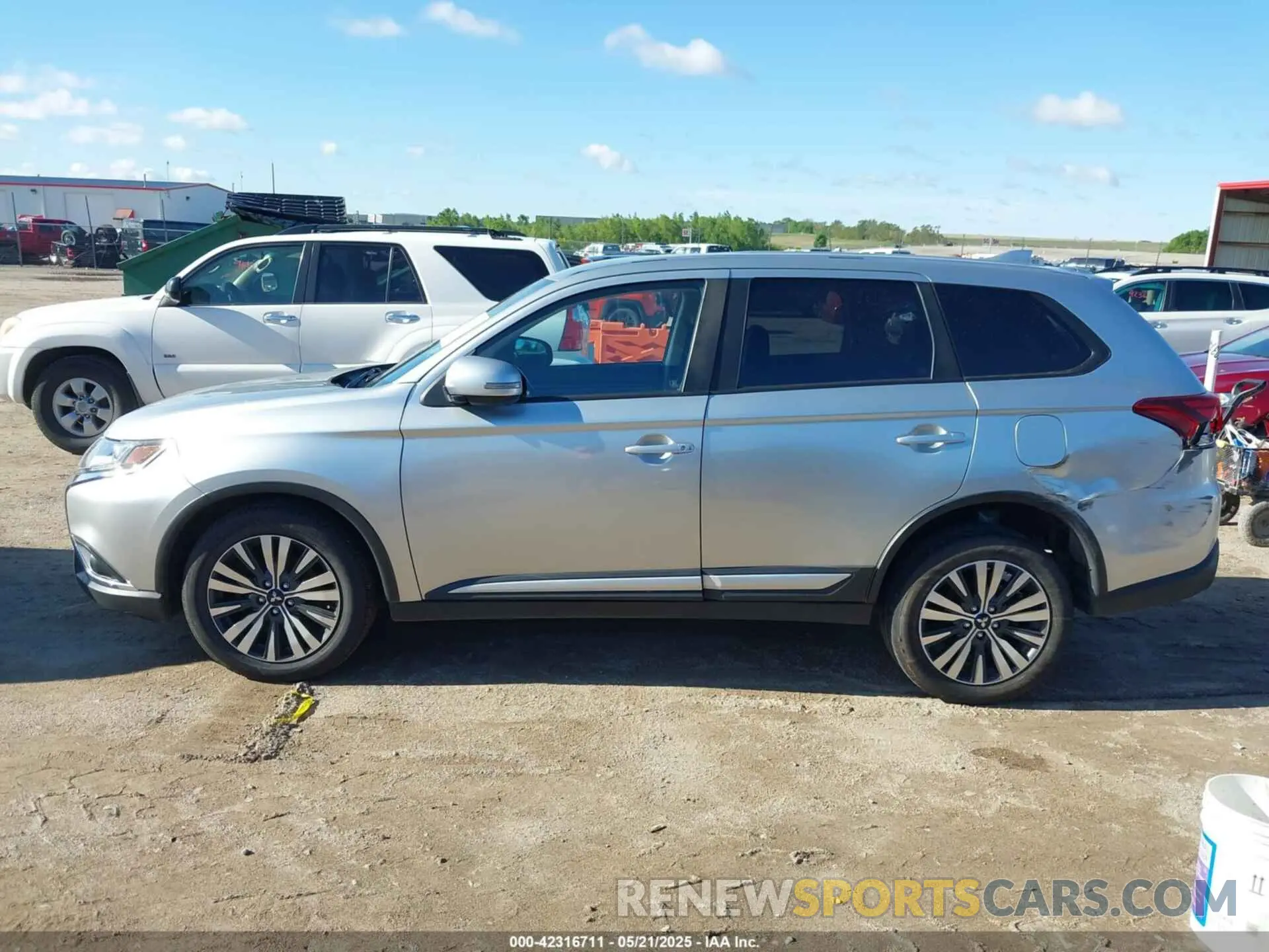 14 Photograph of a damaged car JA4AZ3A39LZ006104 MITSUBISHI OUTLANDER 2020