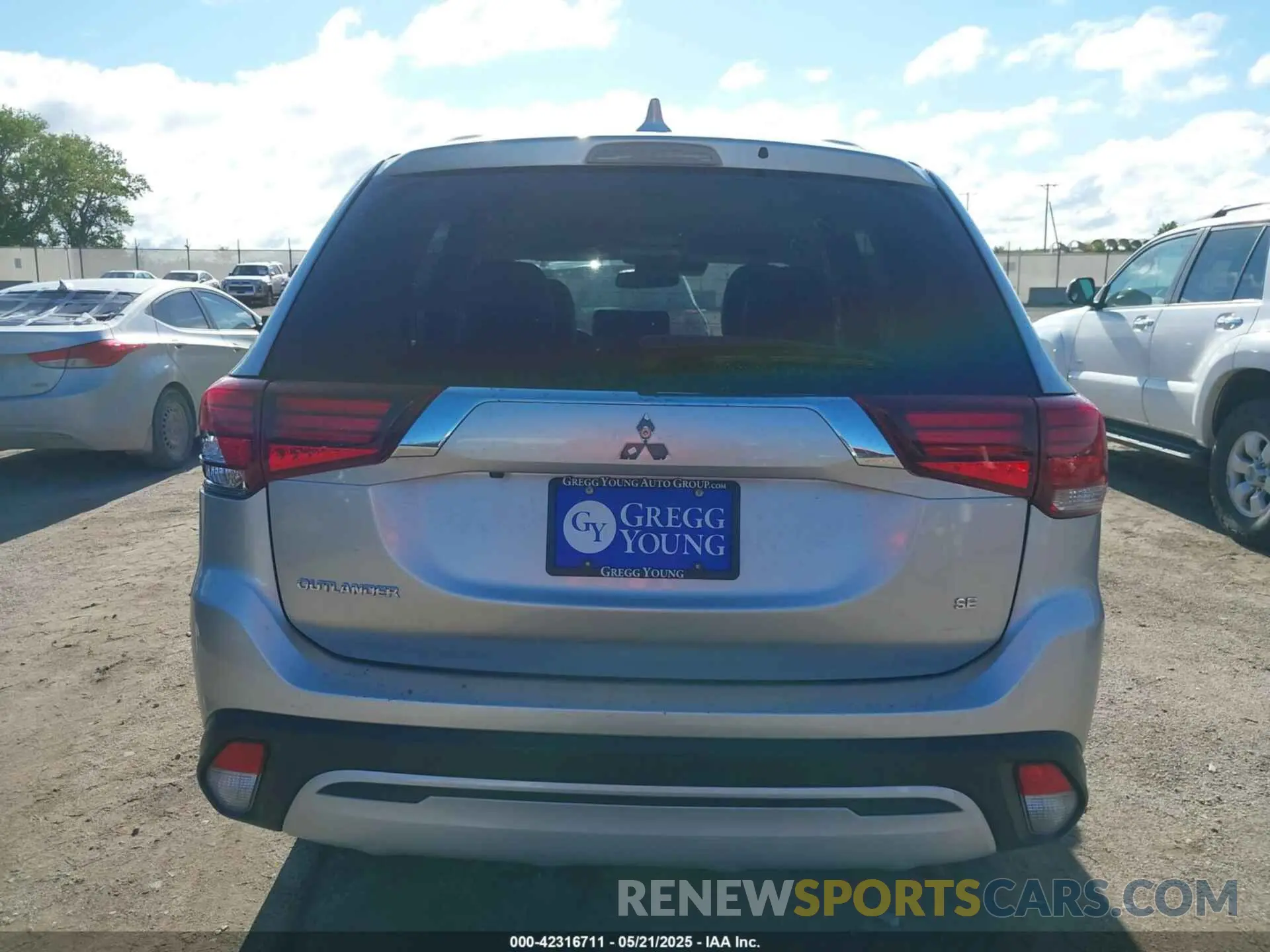 16 Photograph of a damaged car JA4AZ3A39LZ006104 MITSUBISHI OUTLANDER 2020